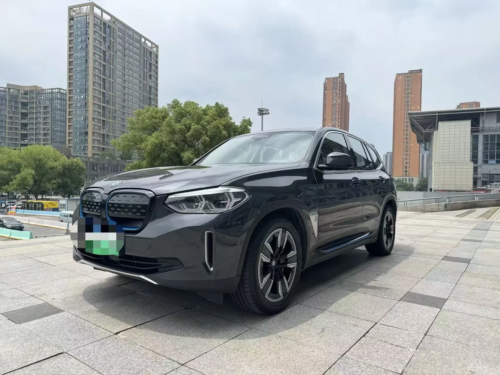 BMW iX3  из Китая