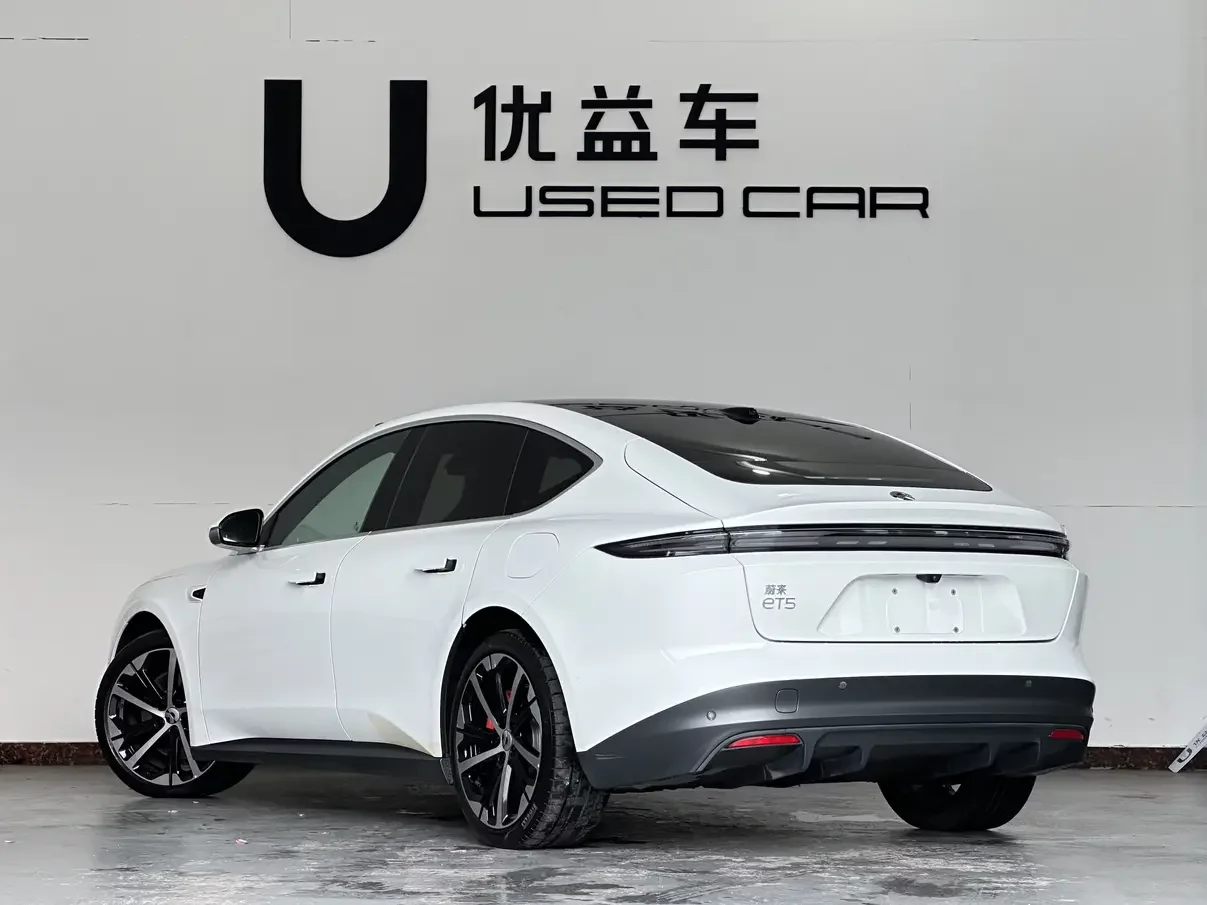 NIO ET5
