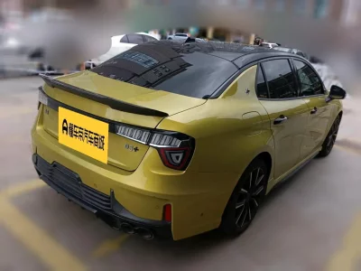 Lynk & Co 03