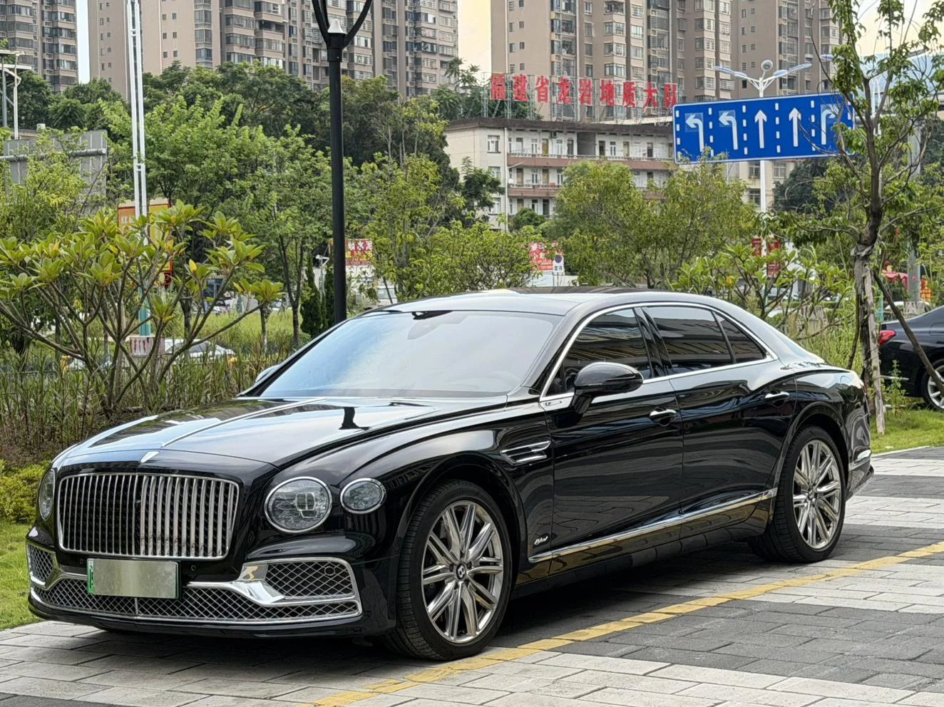 Bentley Flying Spur PHEV  из Китая