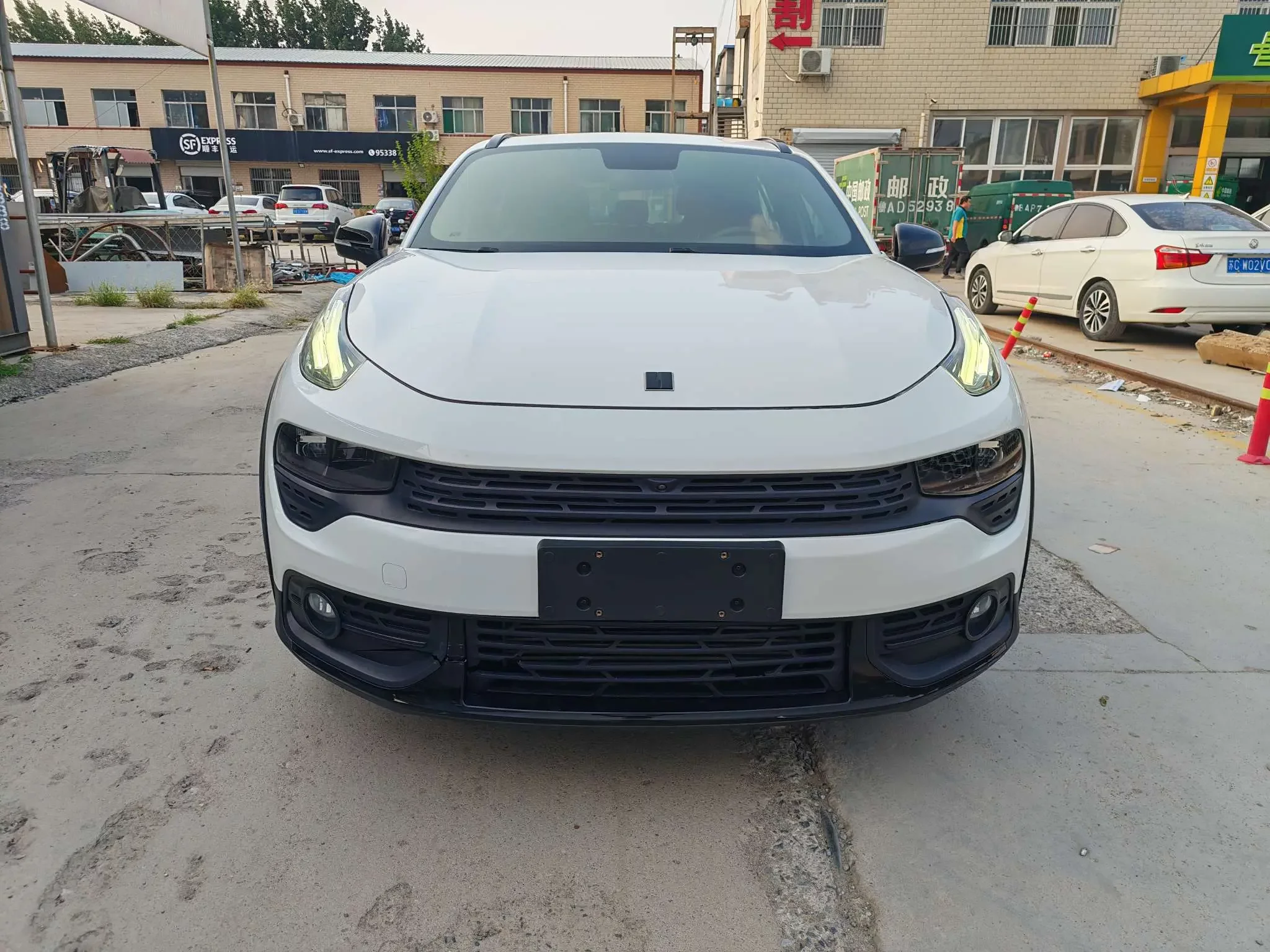 Lynk & Co 02