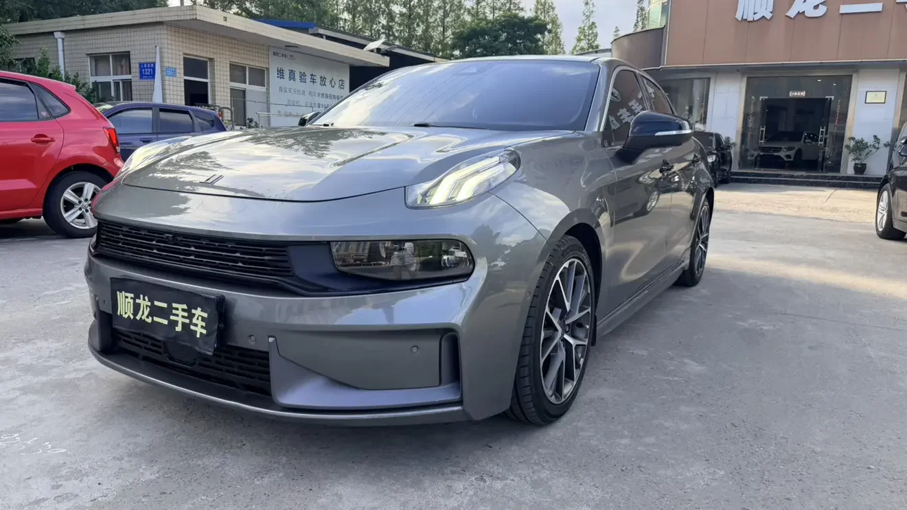 Lynk & Co 03