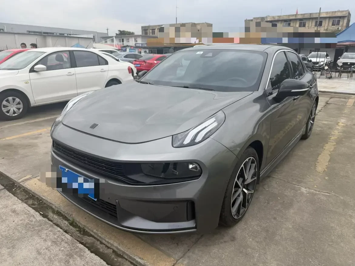 Lynk & Co 03
