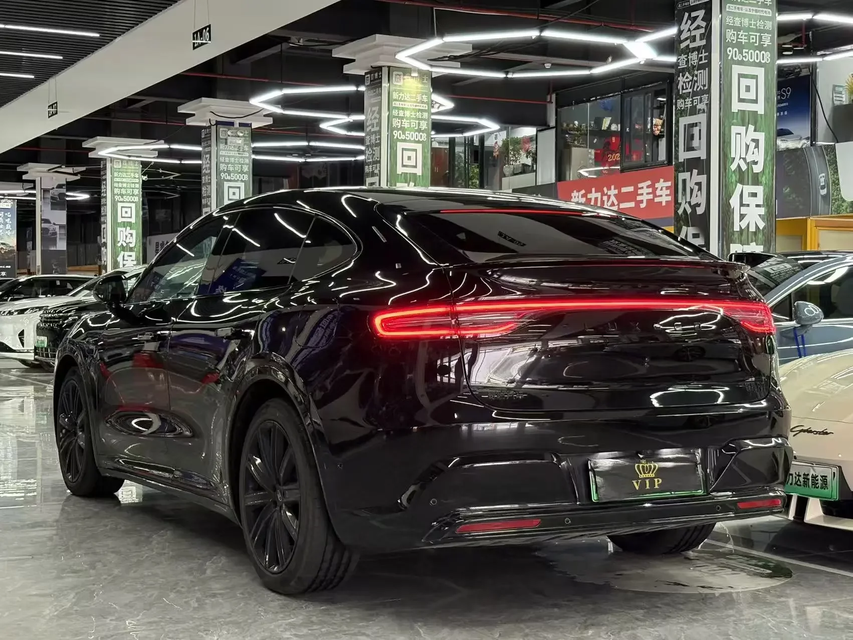 Luxeed Zhijie R7