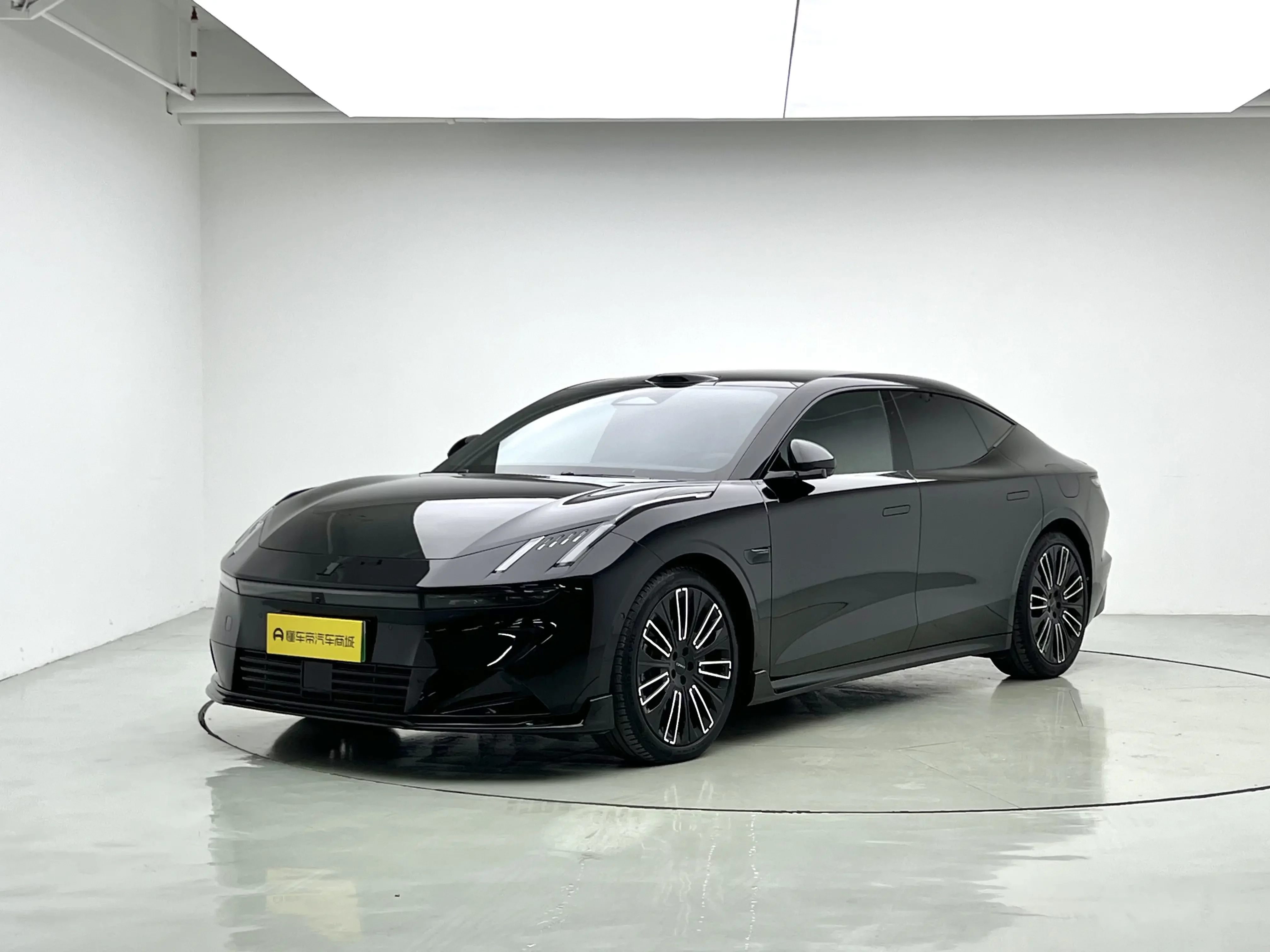 Lynk & Co 10 EM-P