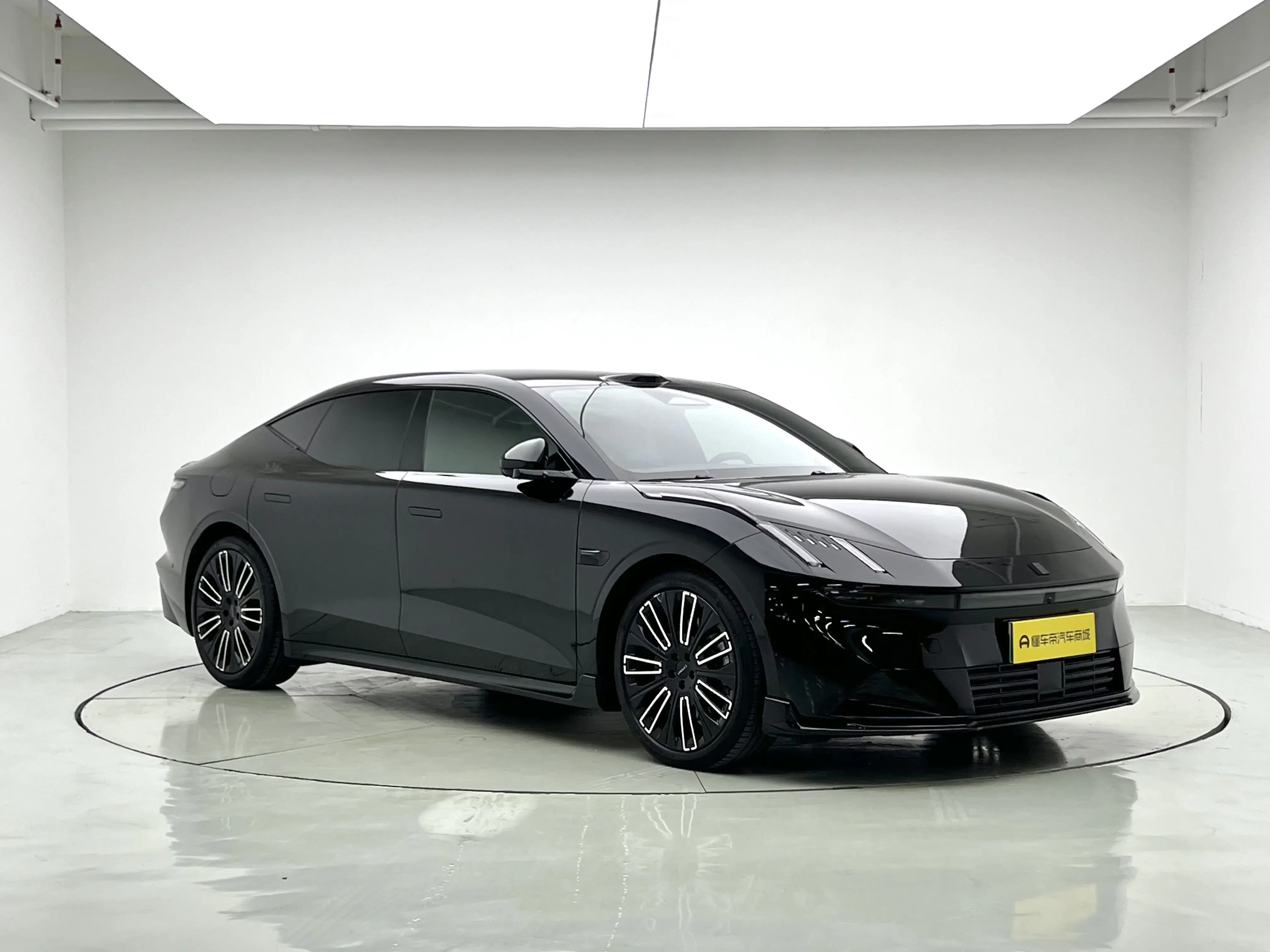 Lynk & Co 10 EM-P