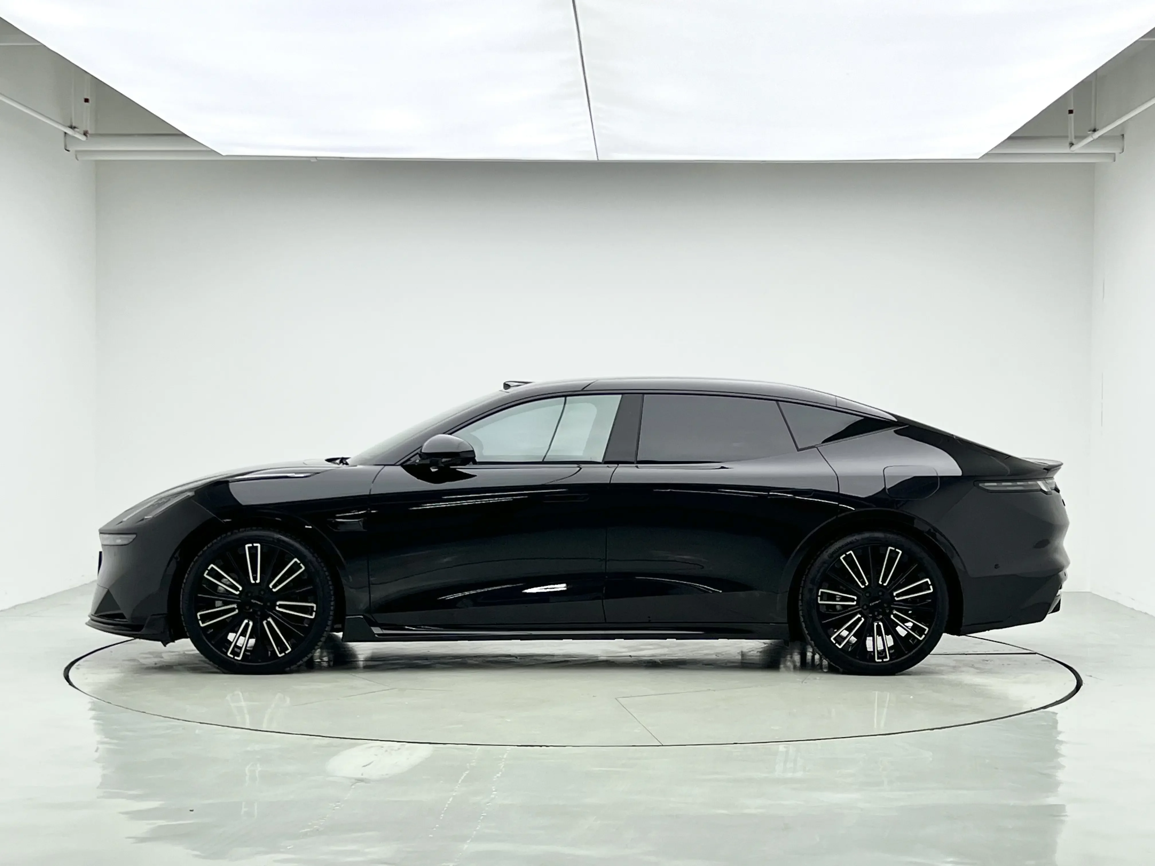 Lynk & Co 10 EM-P