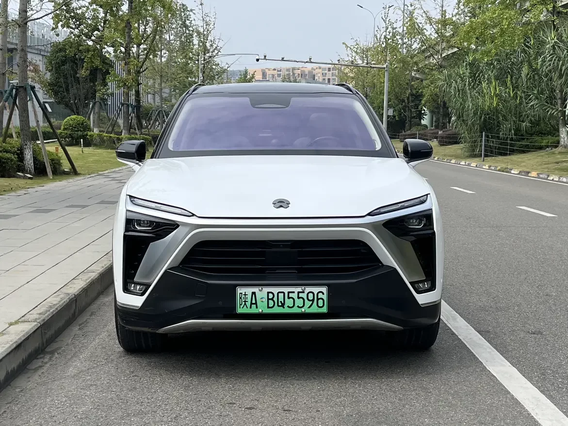 NIO ES8