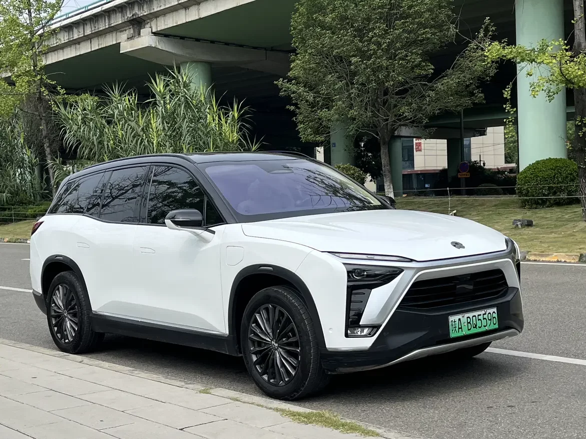 NIO ES8