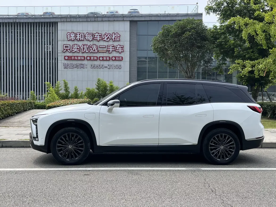 NIO ES8