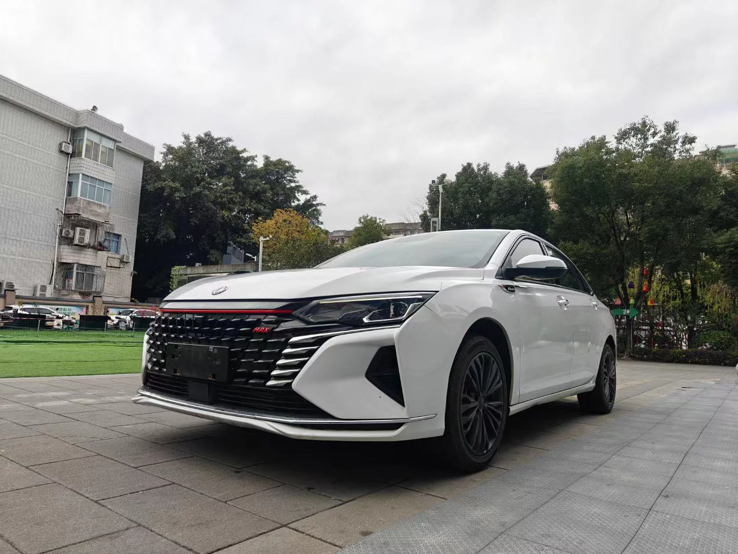 Dongfeng Yixuan MAX