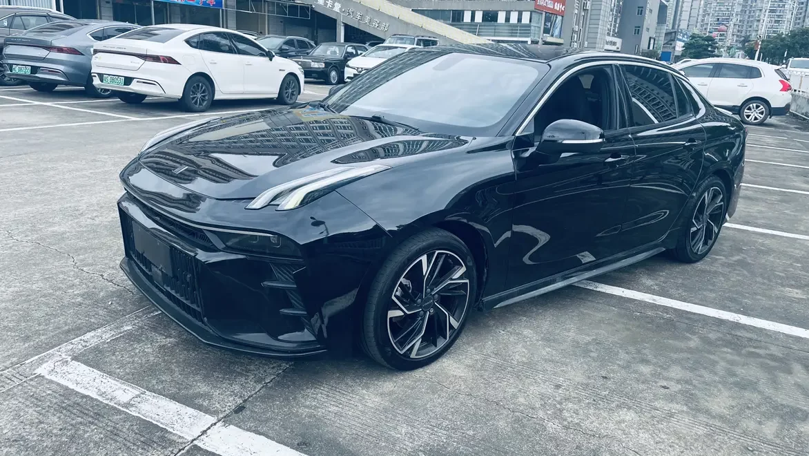 Lynk & Co 03