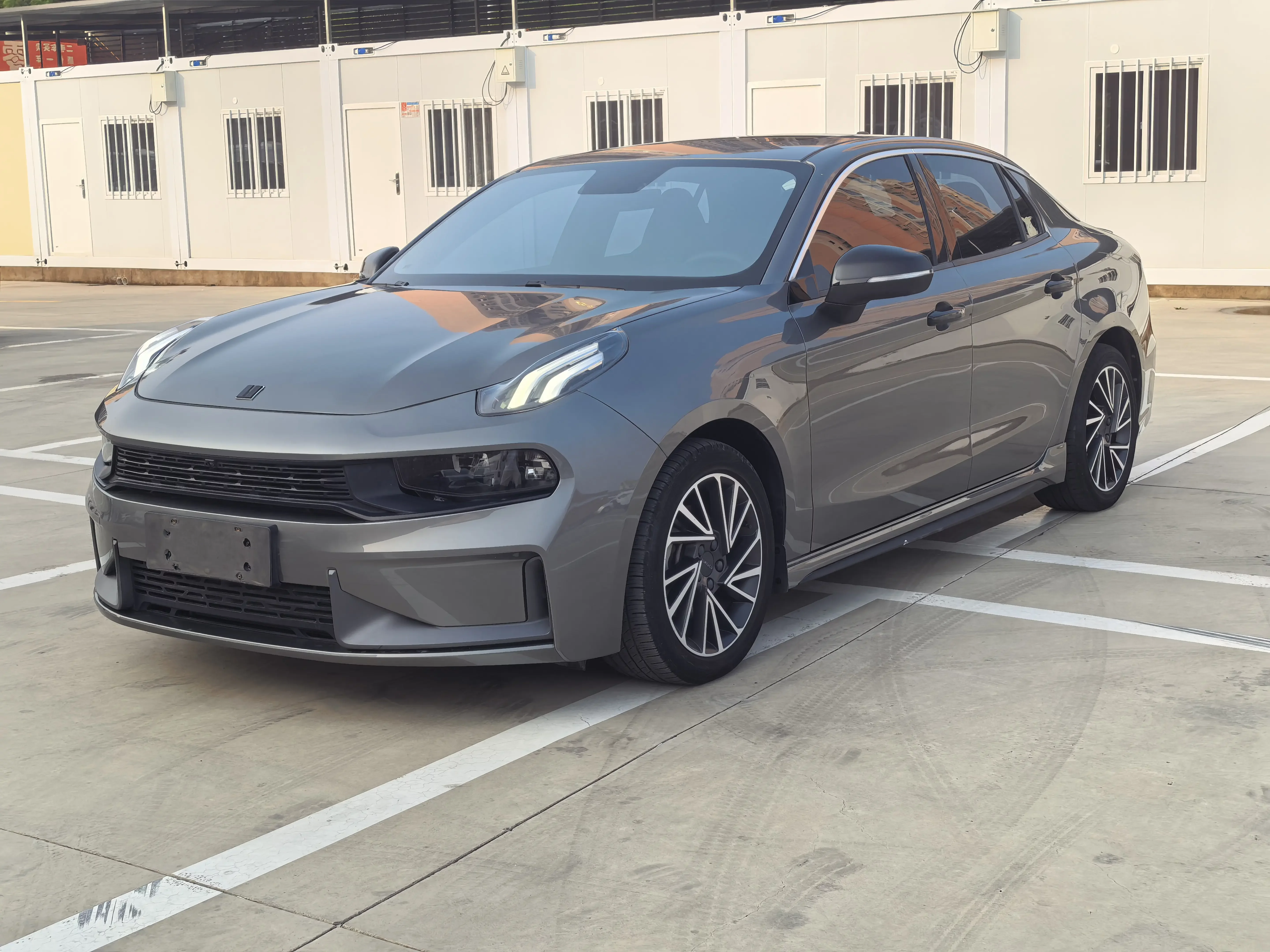 Lynk & Co 03