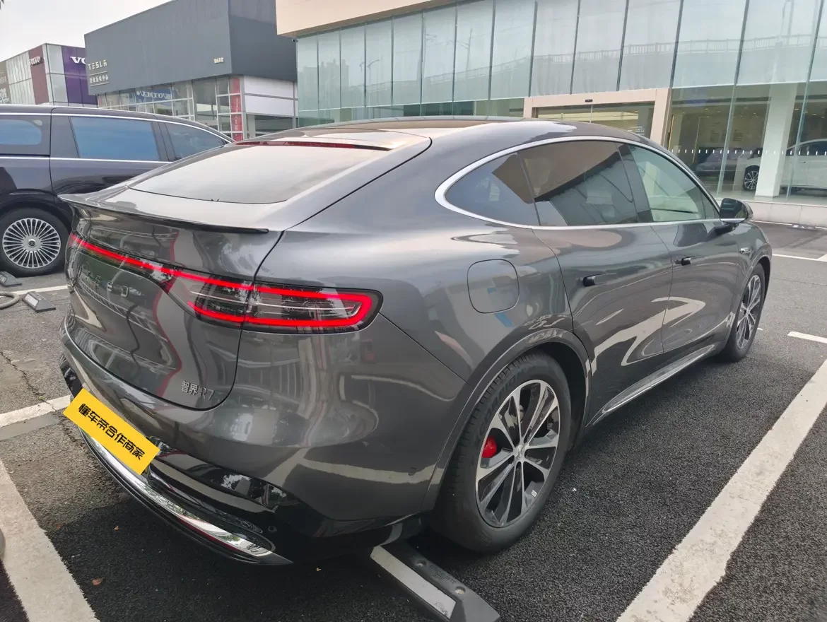 Luxeed Zhijie R7