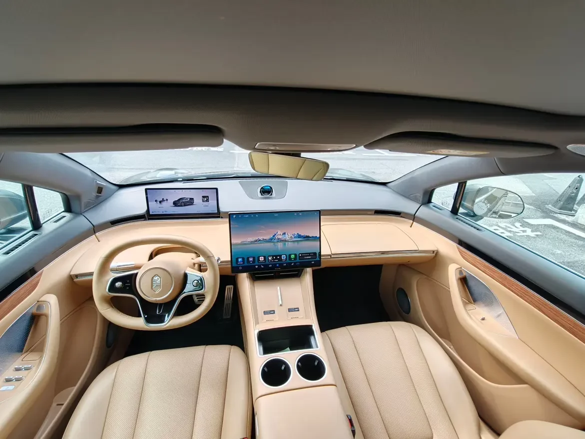 Luxeed Zhijie R7