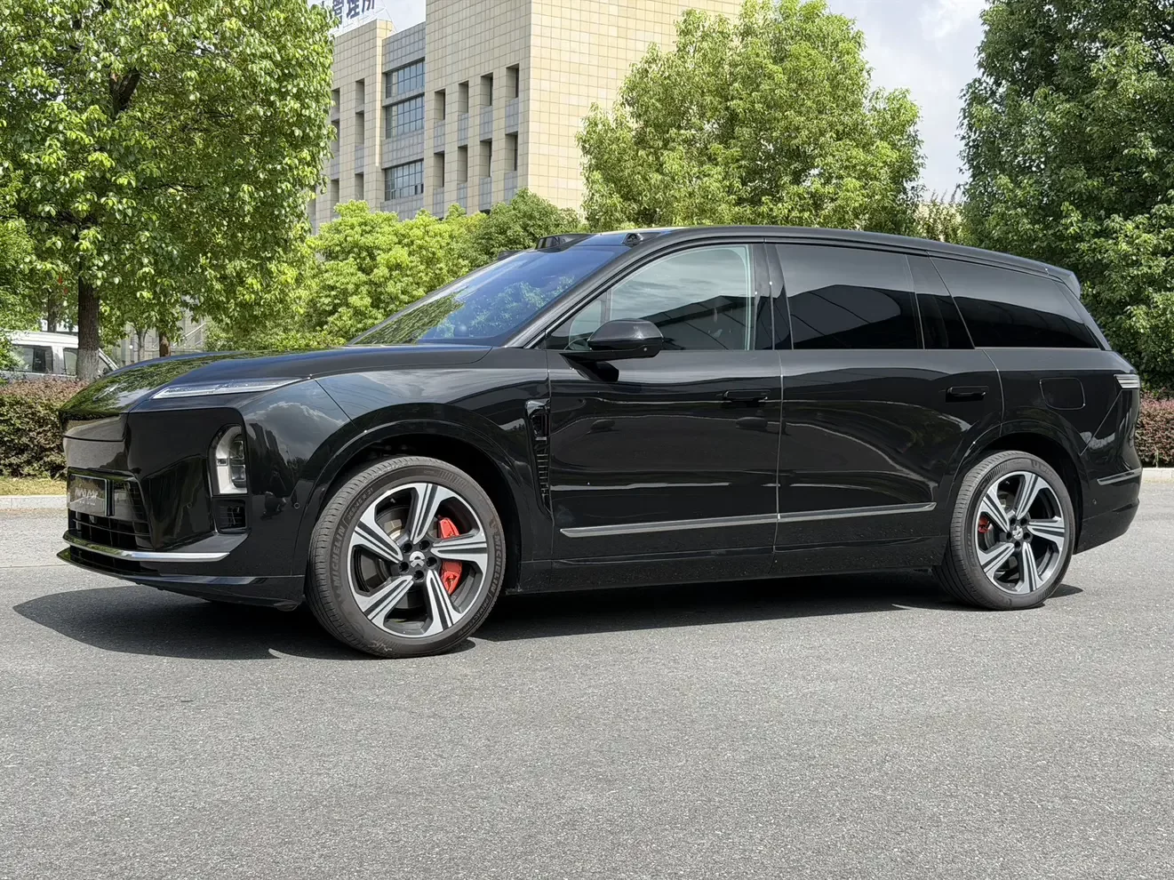 NIO ES8