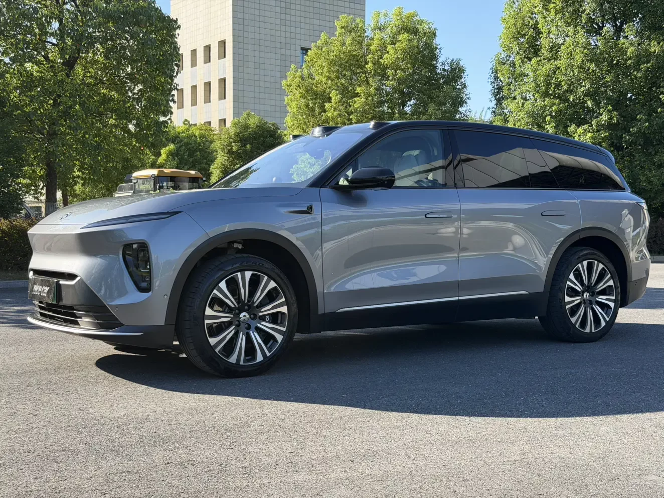 NIO ES8