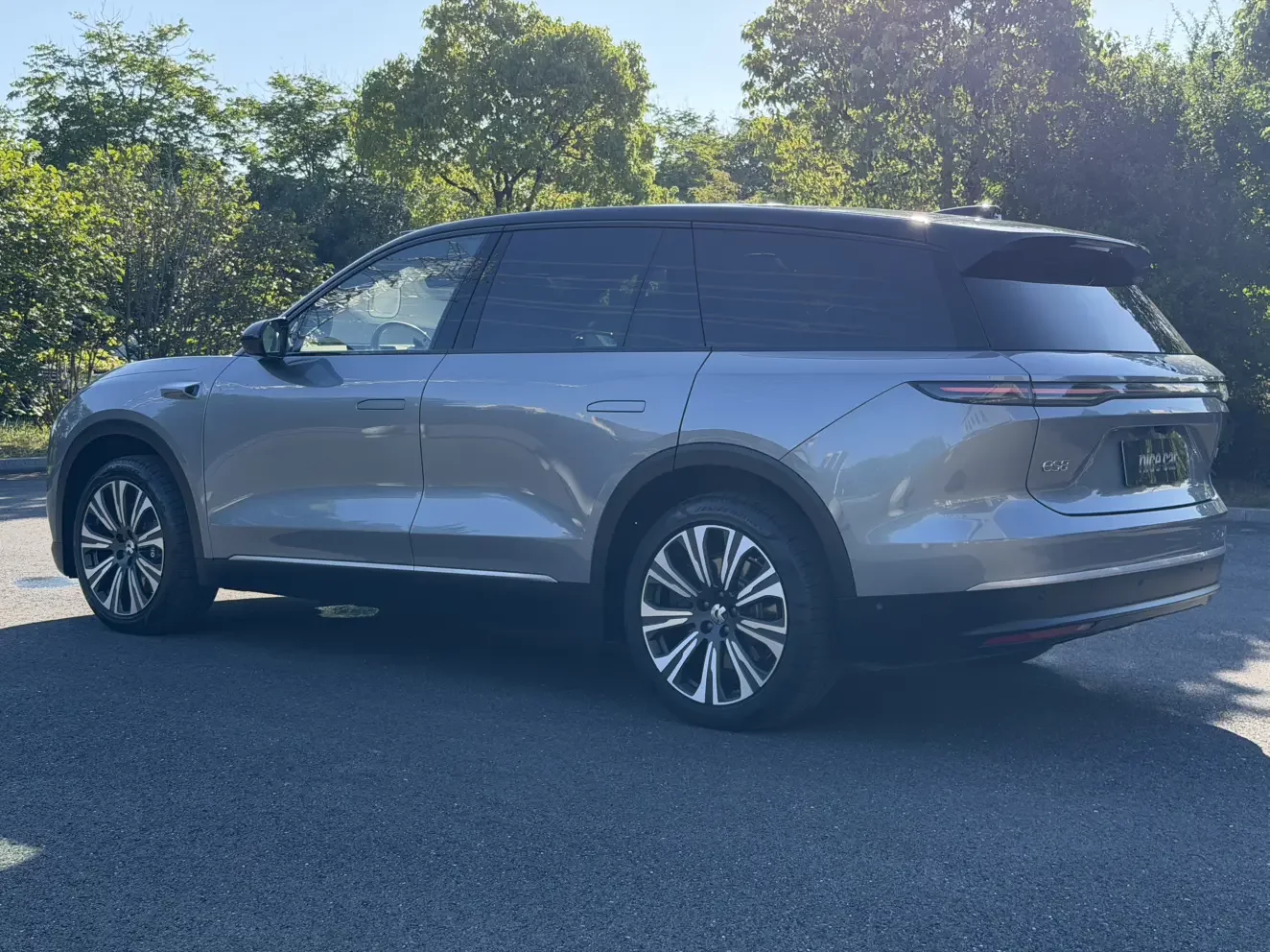 NIO ES8