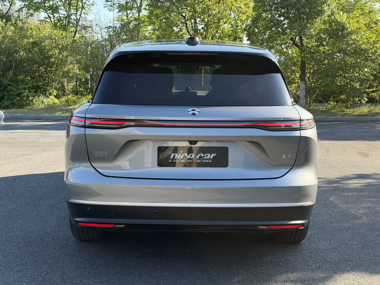 NIO ES8