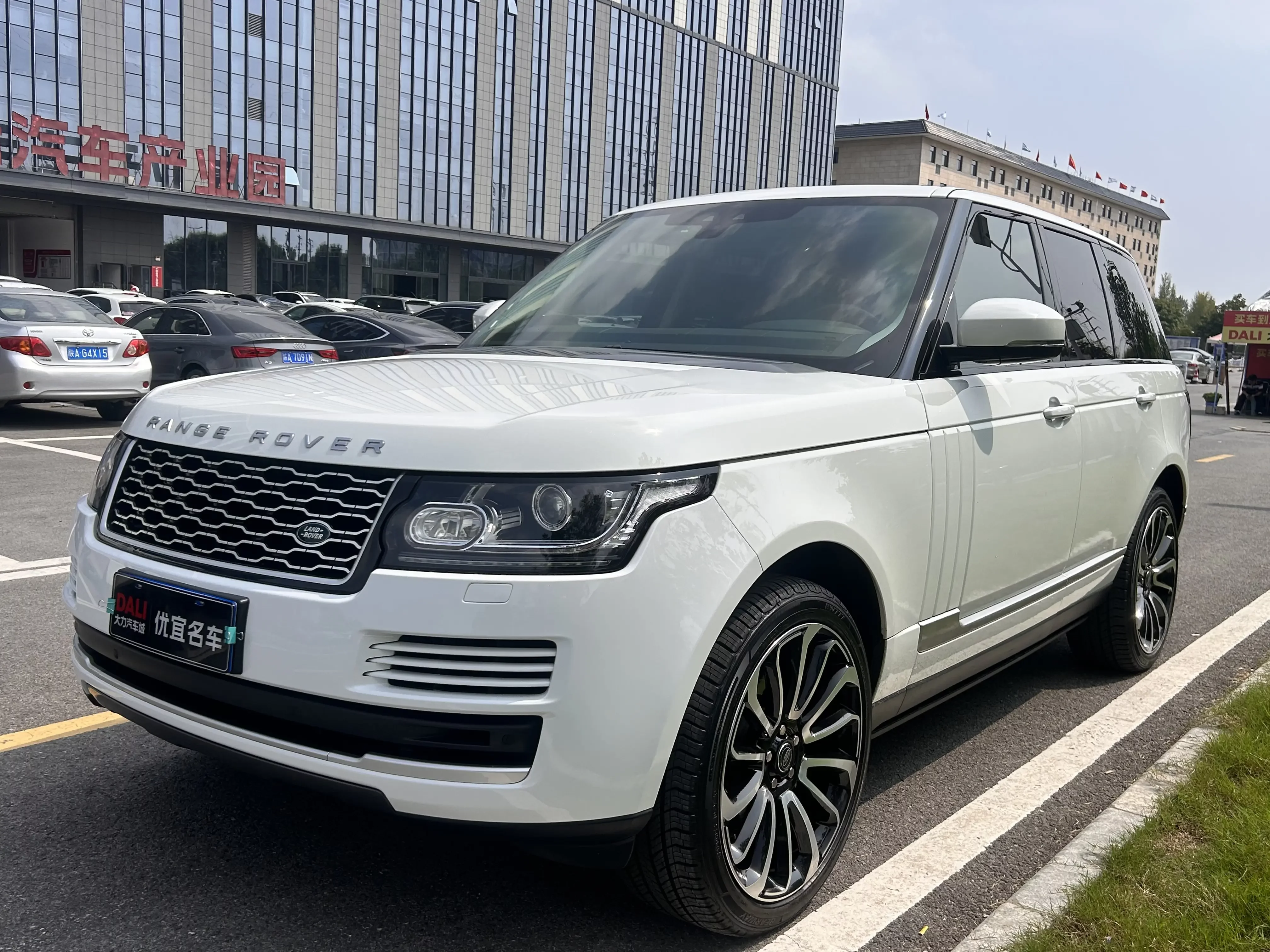 Land Rover range rover  из Китая