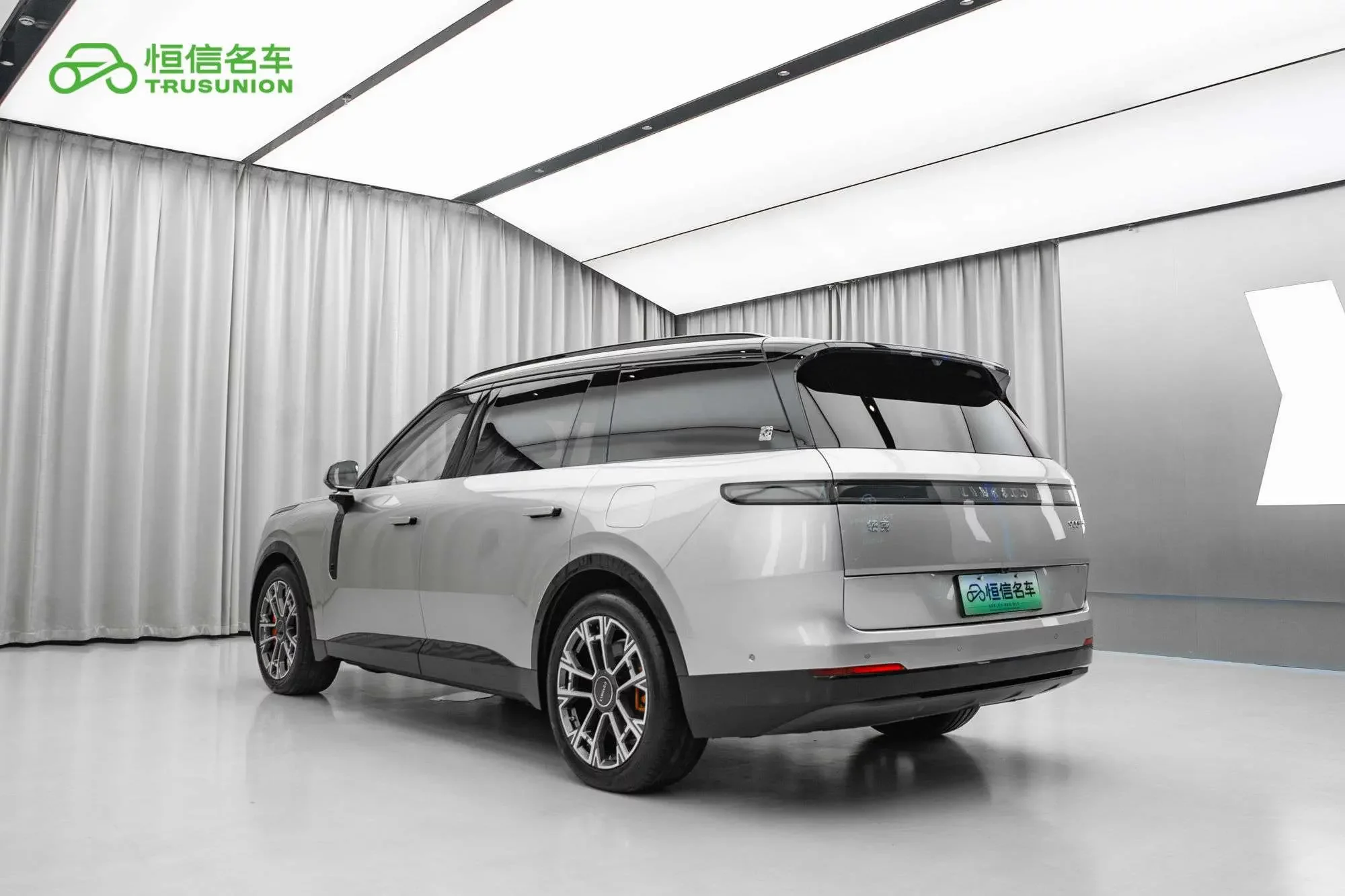 Lynk & Co 900