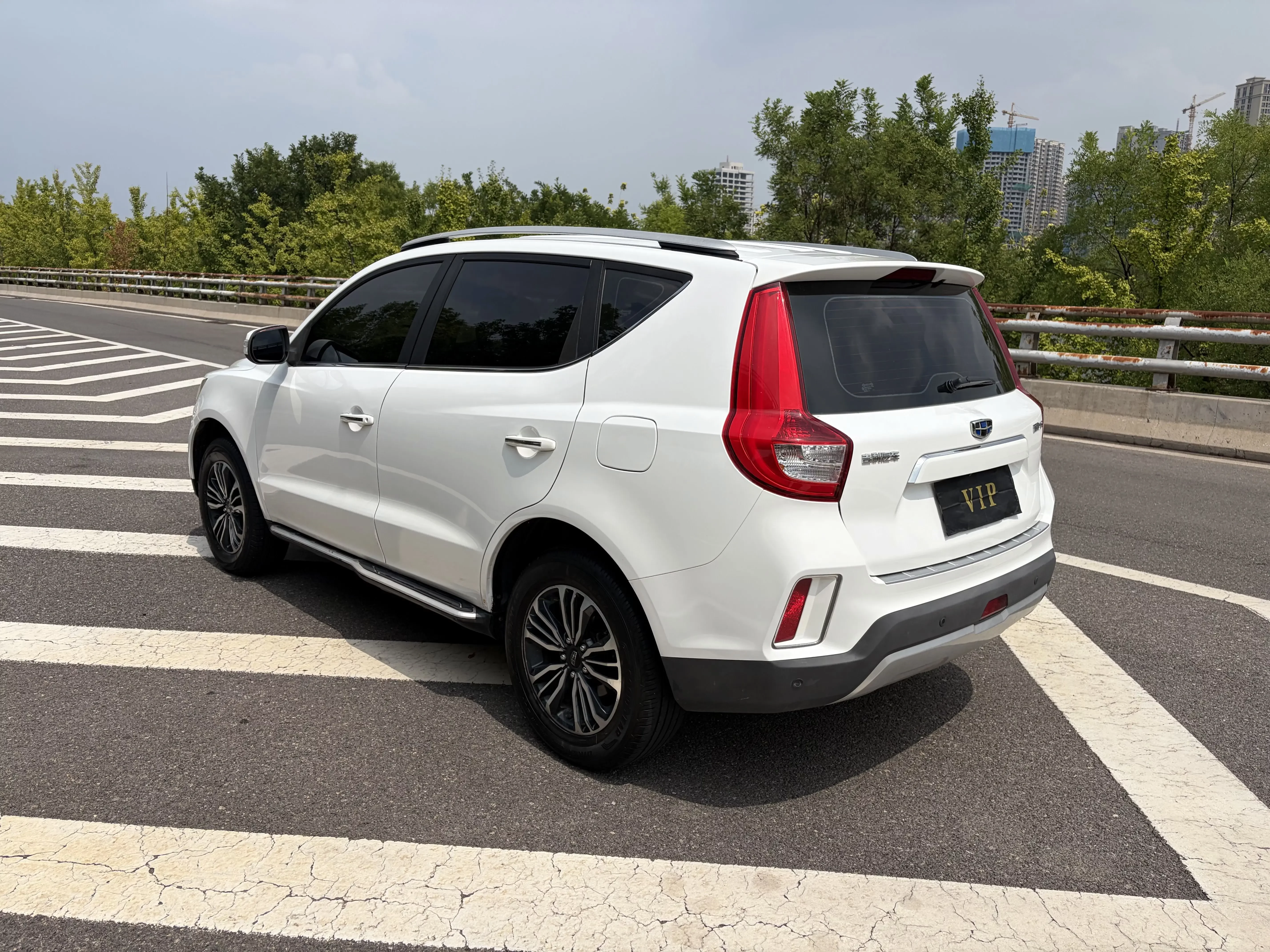 Geely Vision X6