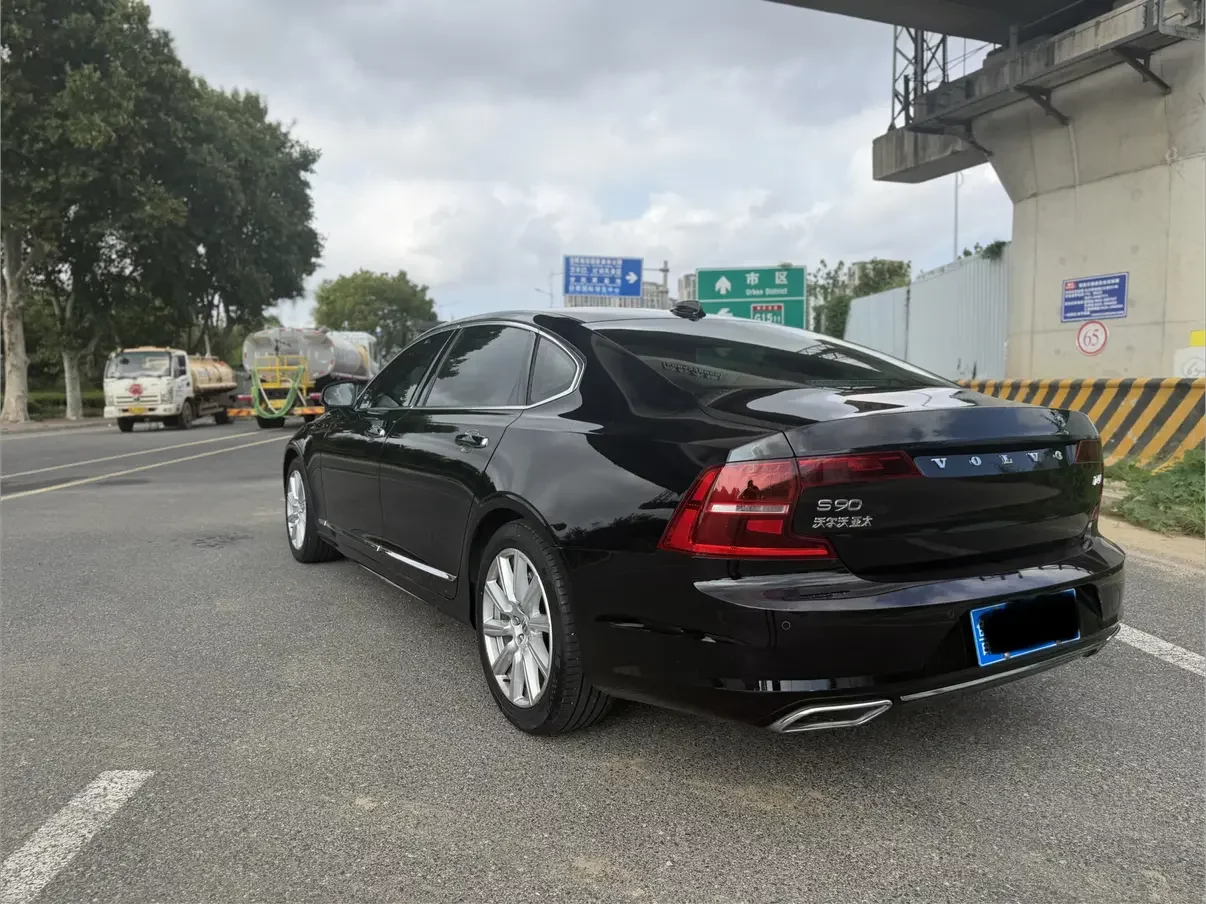 Volvo S90