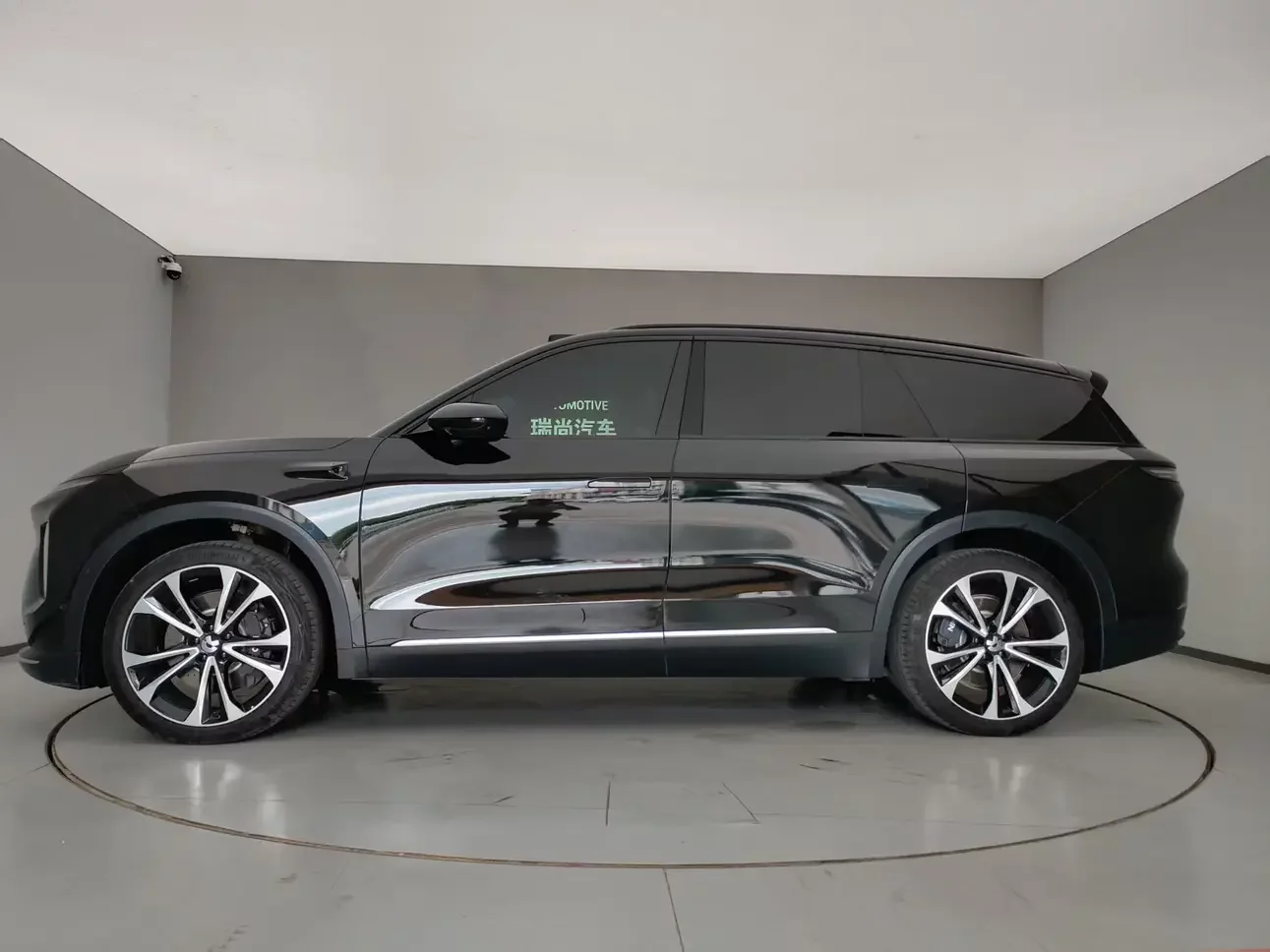 NIO ES8