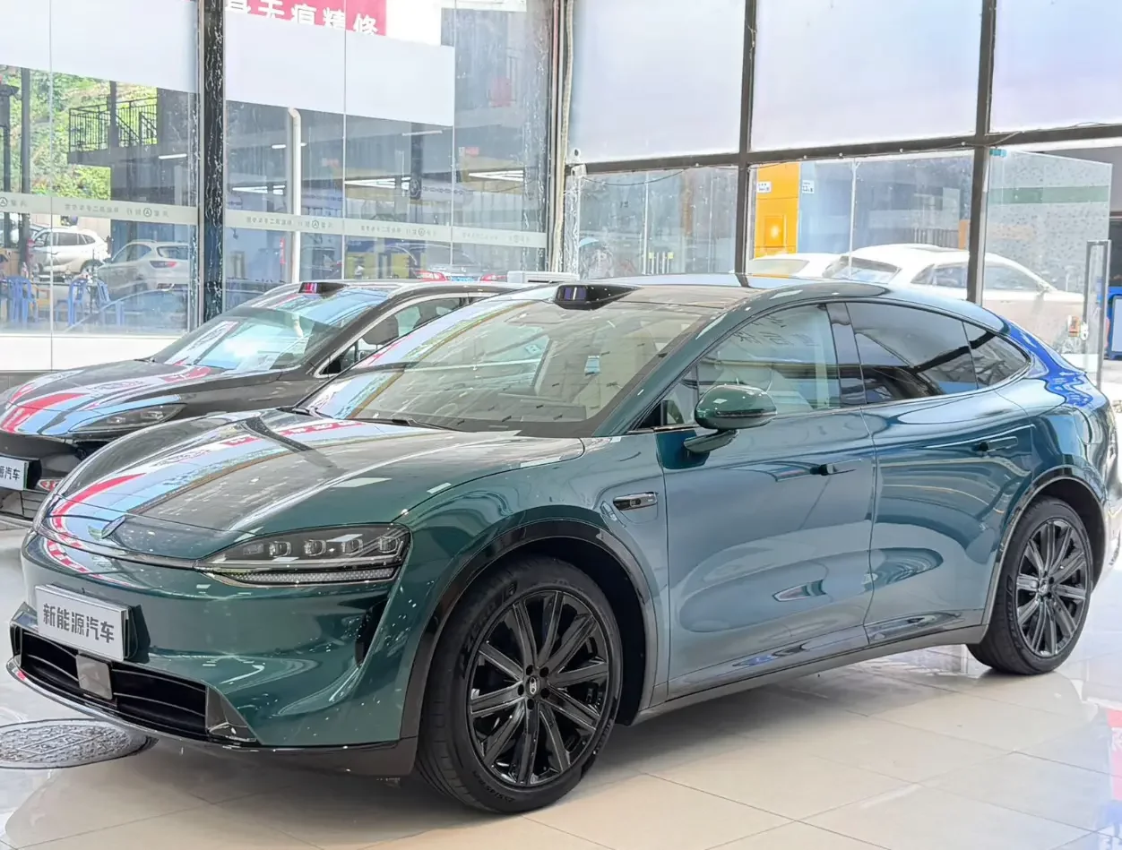 Luxeed Zhijie R7