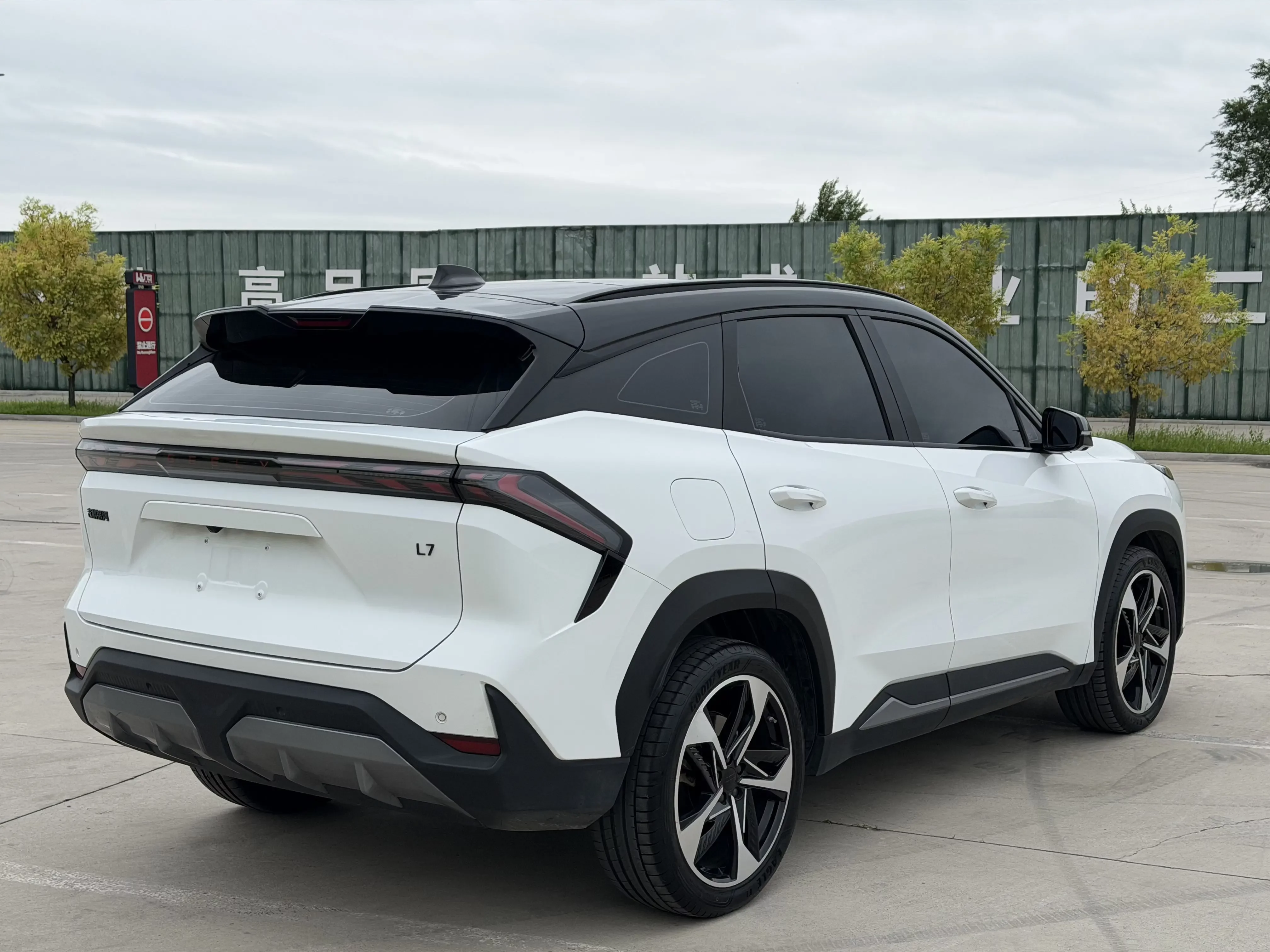 Geely Galaxy L7