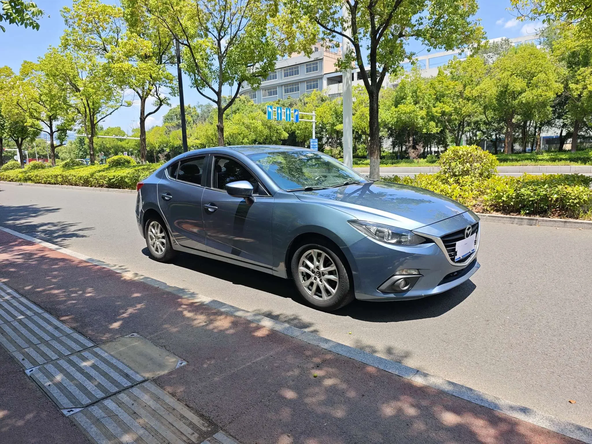 Mazda Axela (3)