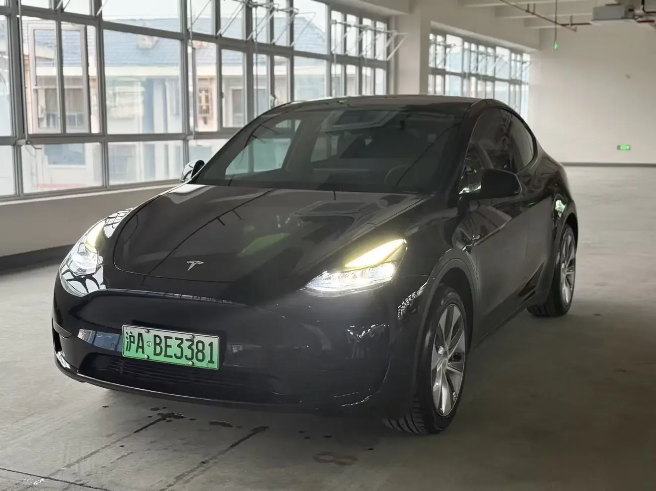 TESLA MODEL Y