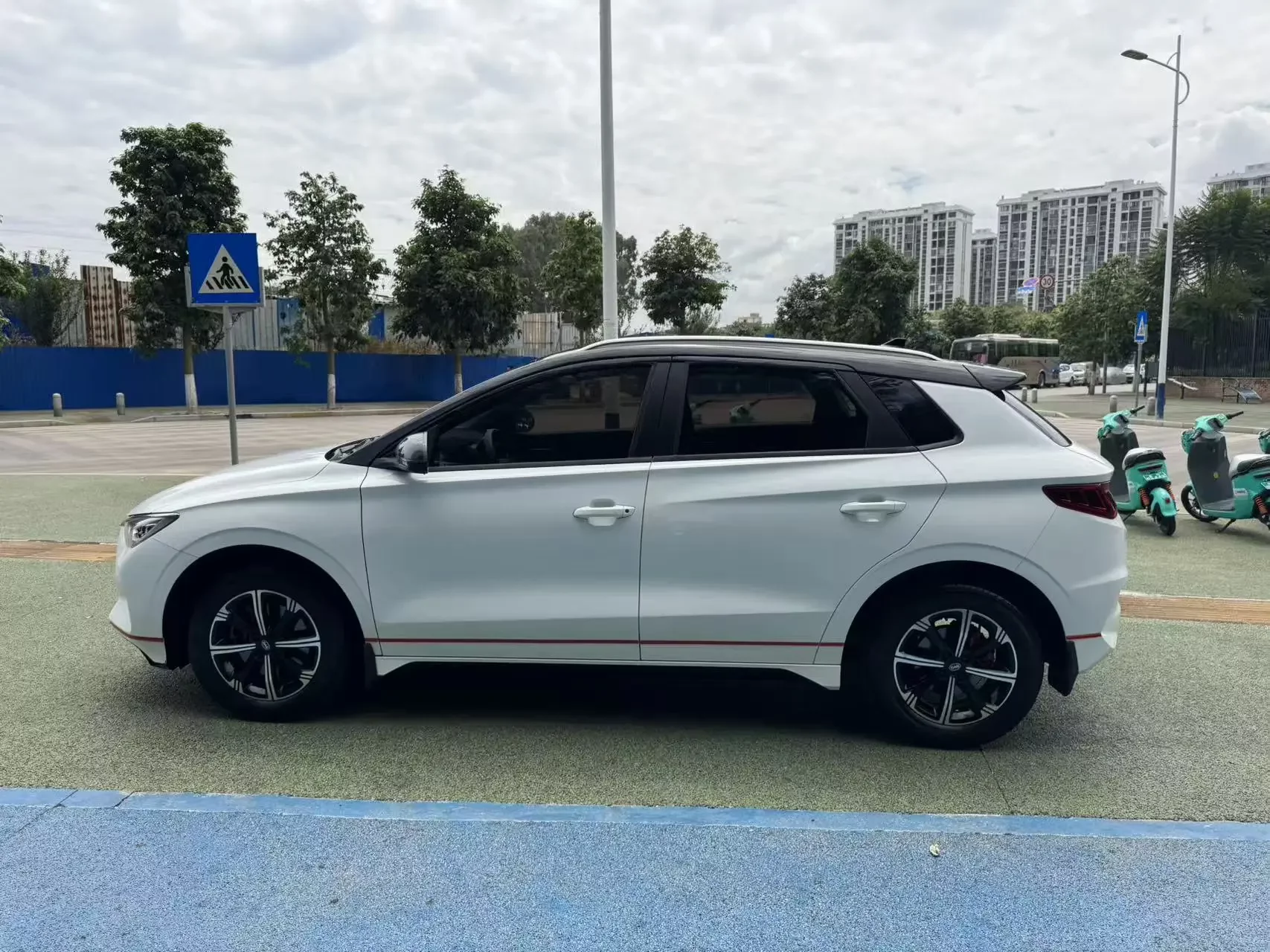 BYD e2