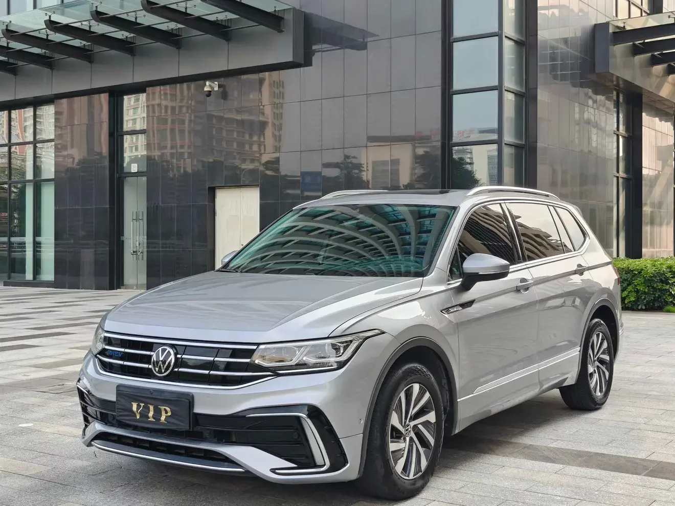 Volkswagen Tiguan L PHEV
