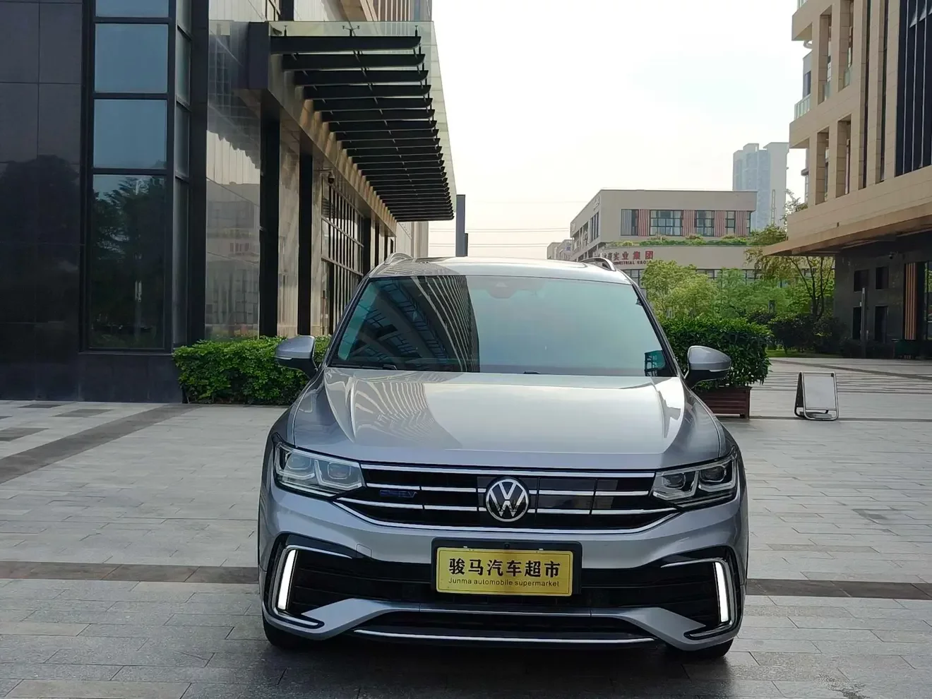 Volkswagen Tiguan L PHEV