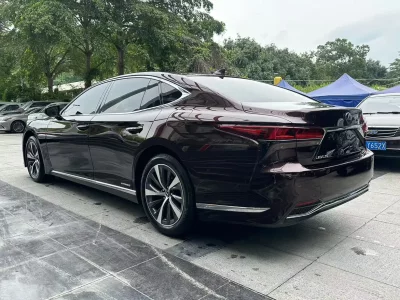 Lexus LS