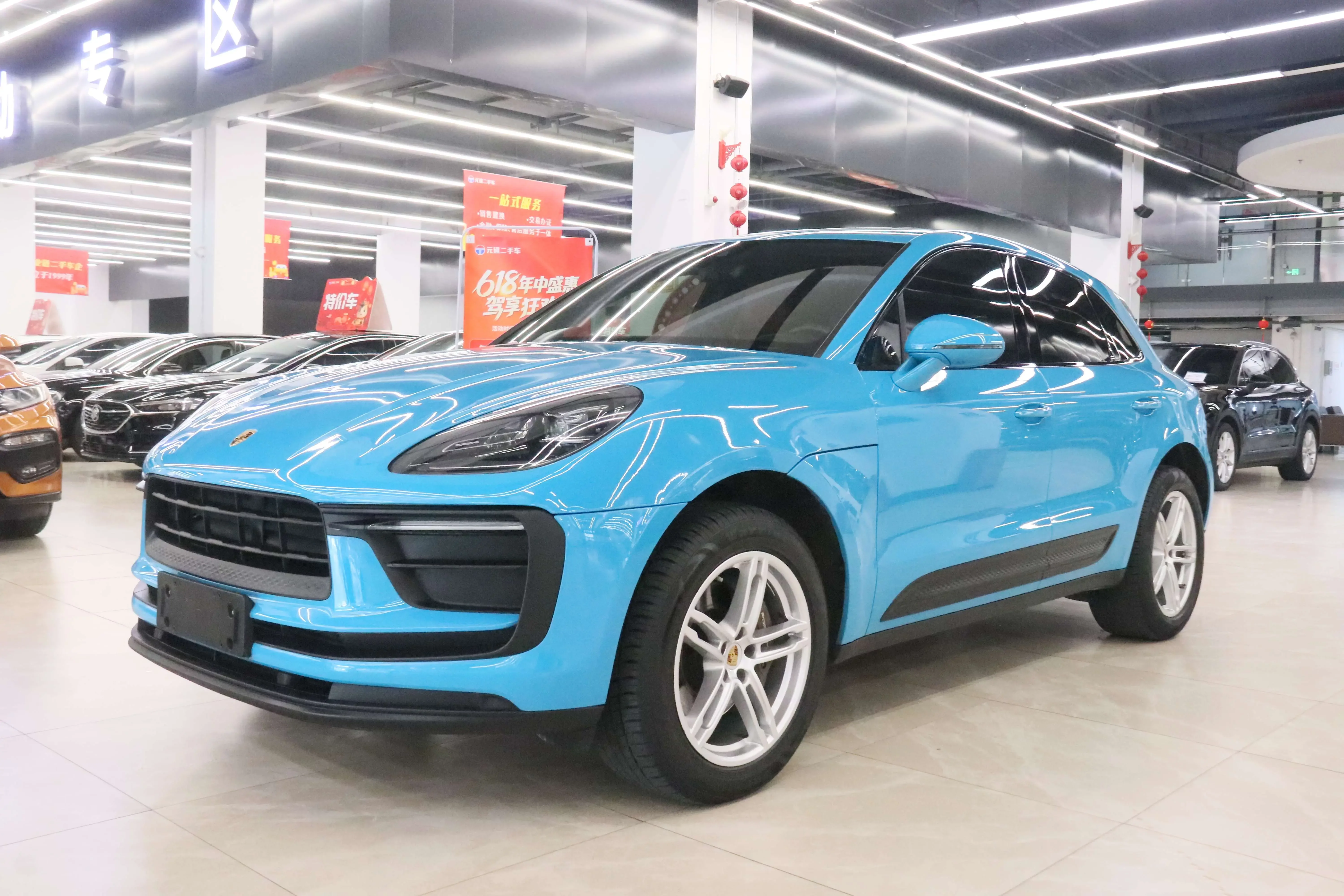 PORSCHE MACAN