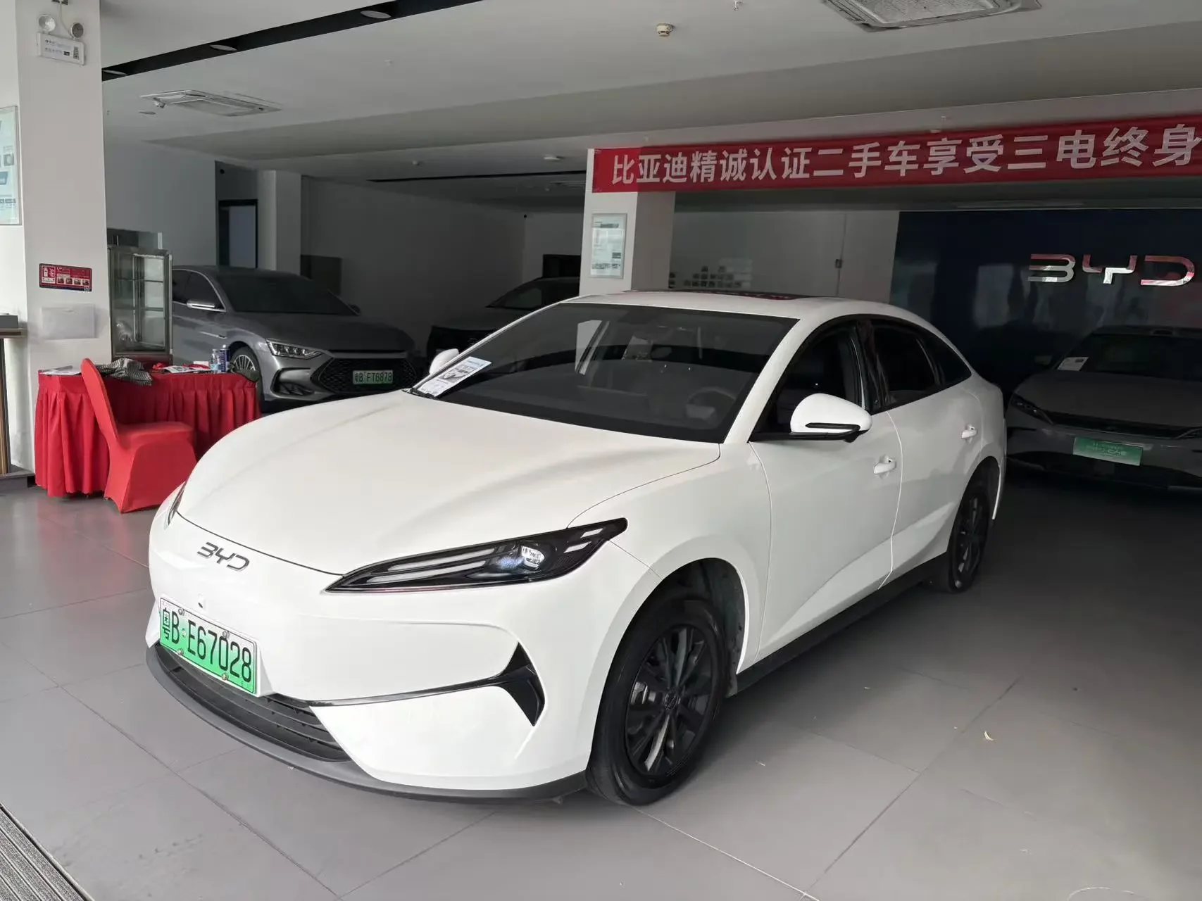 BYD e7