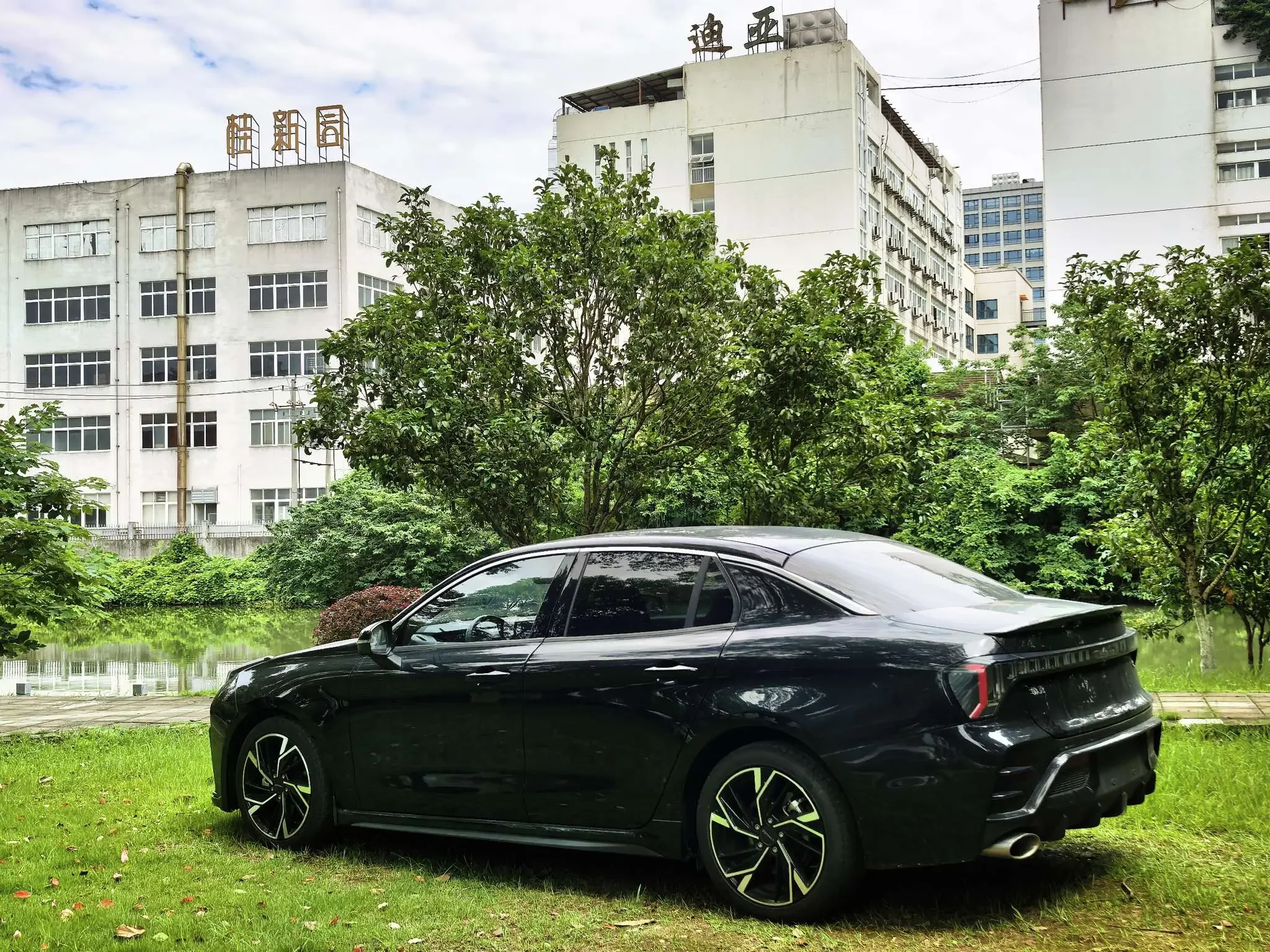 Lynk & Co 03
