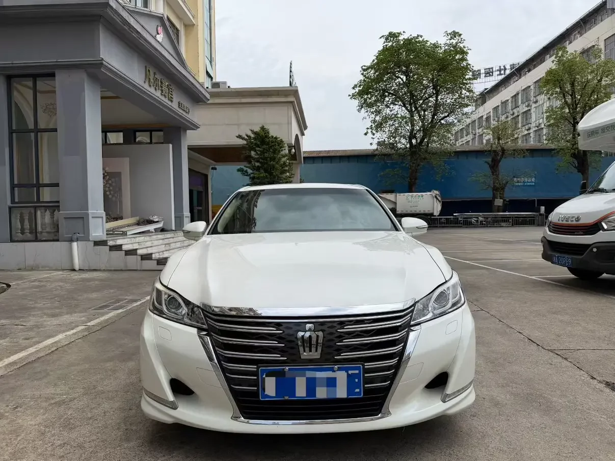 Toyota crown