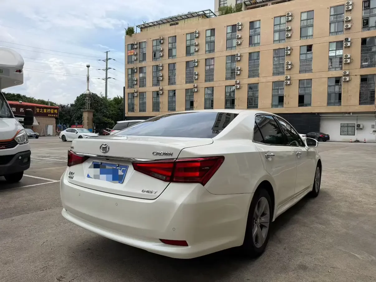 Toyota crown