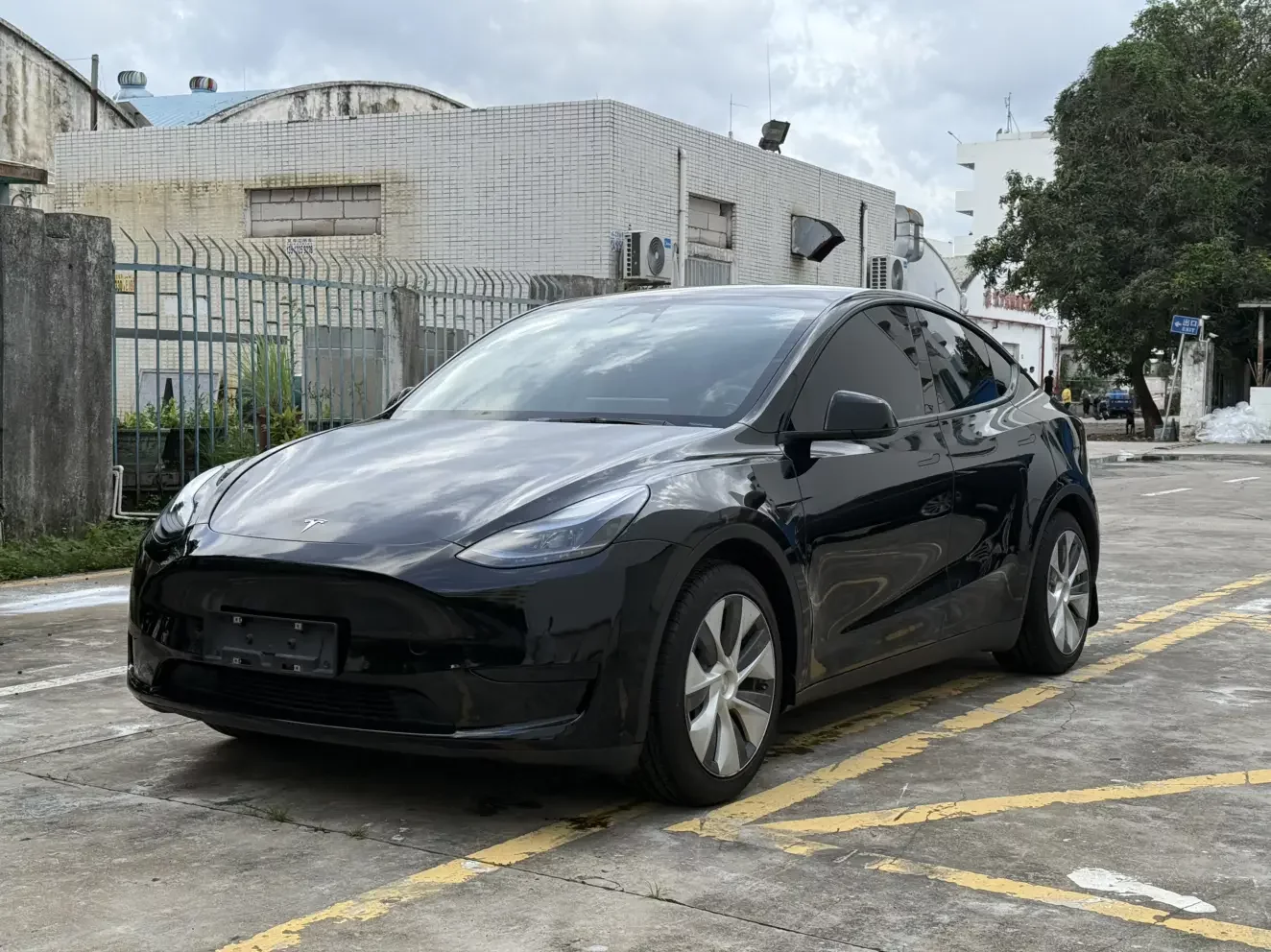 TESLA MODEL Y