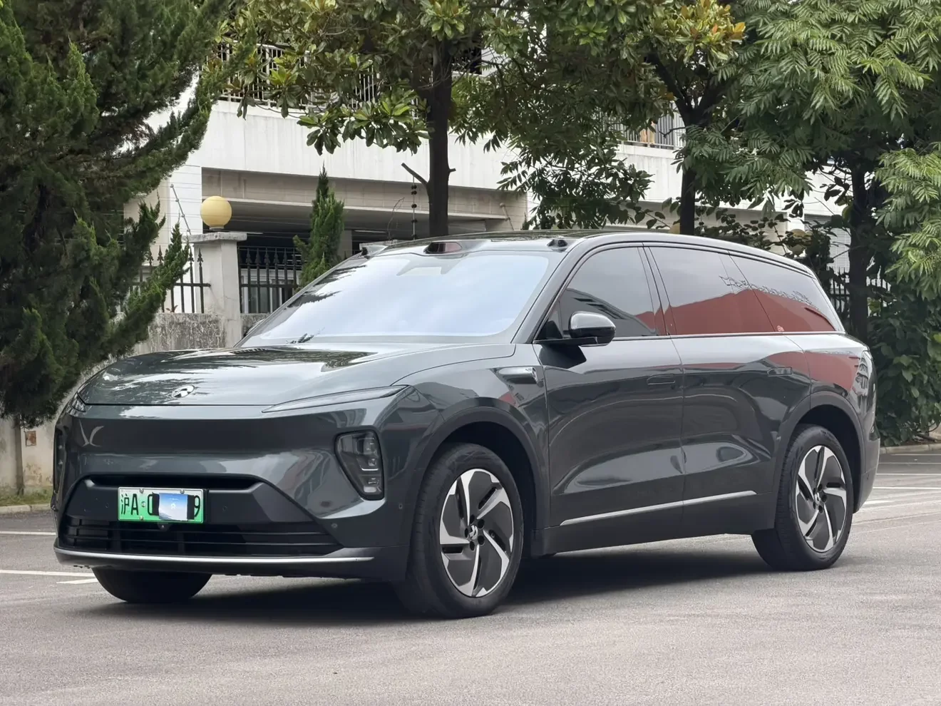 NIO ES8