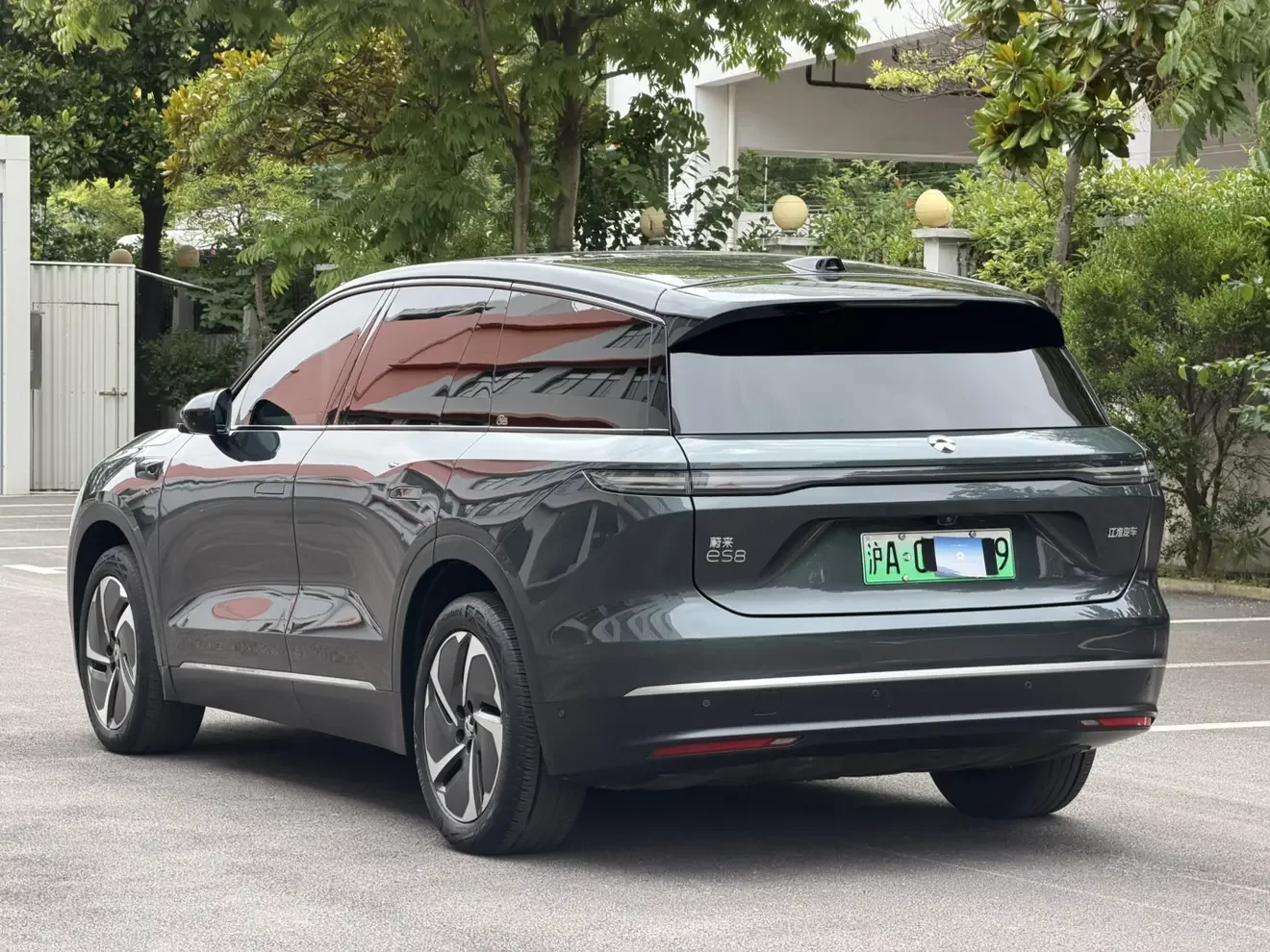 NIO ES8