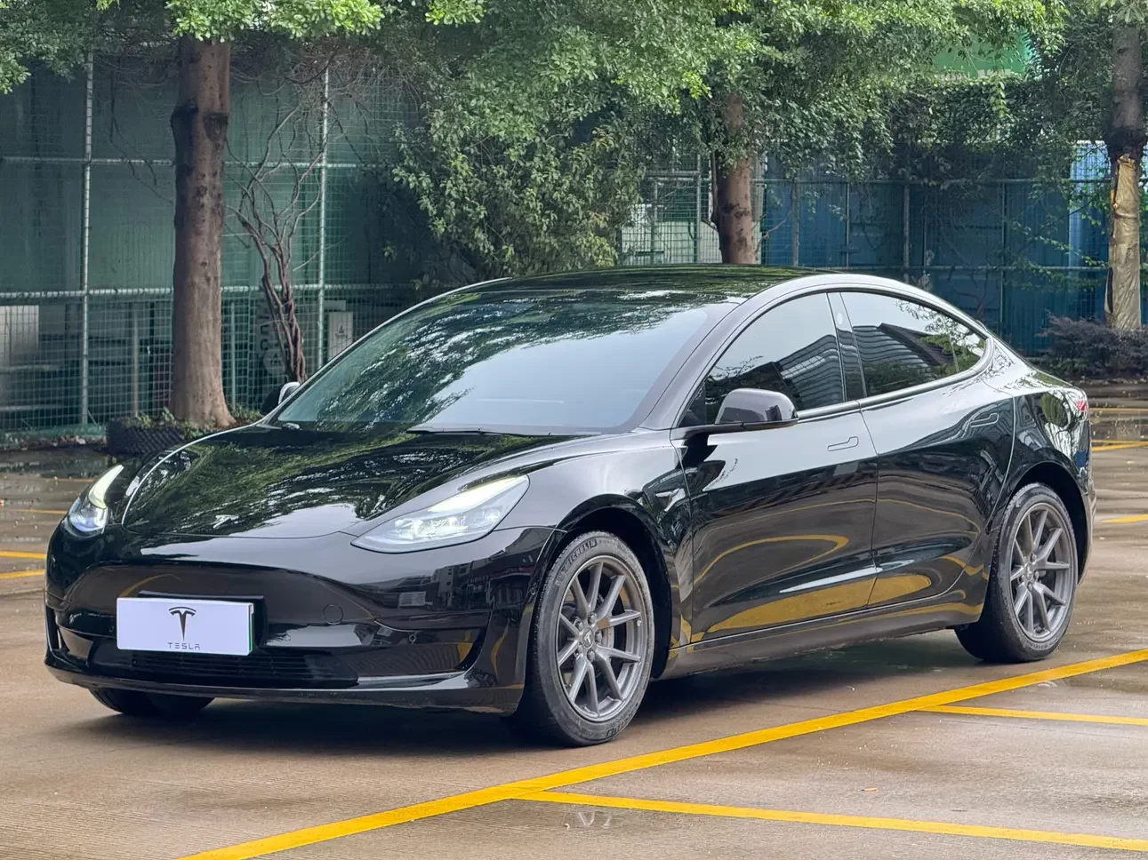 TESLA MODEL 3