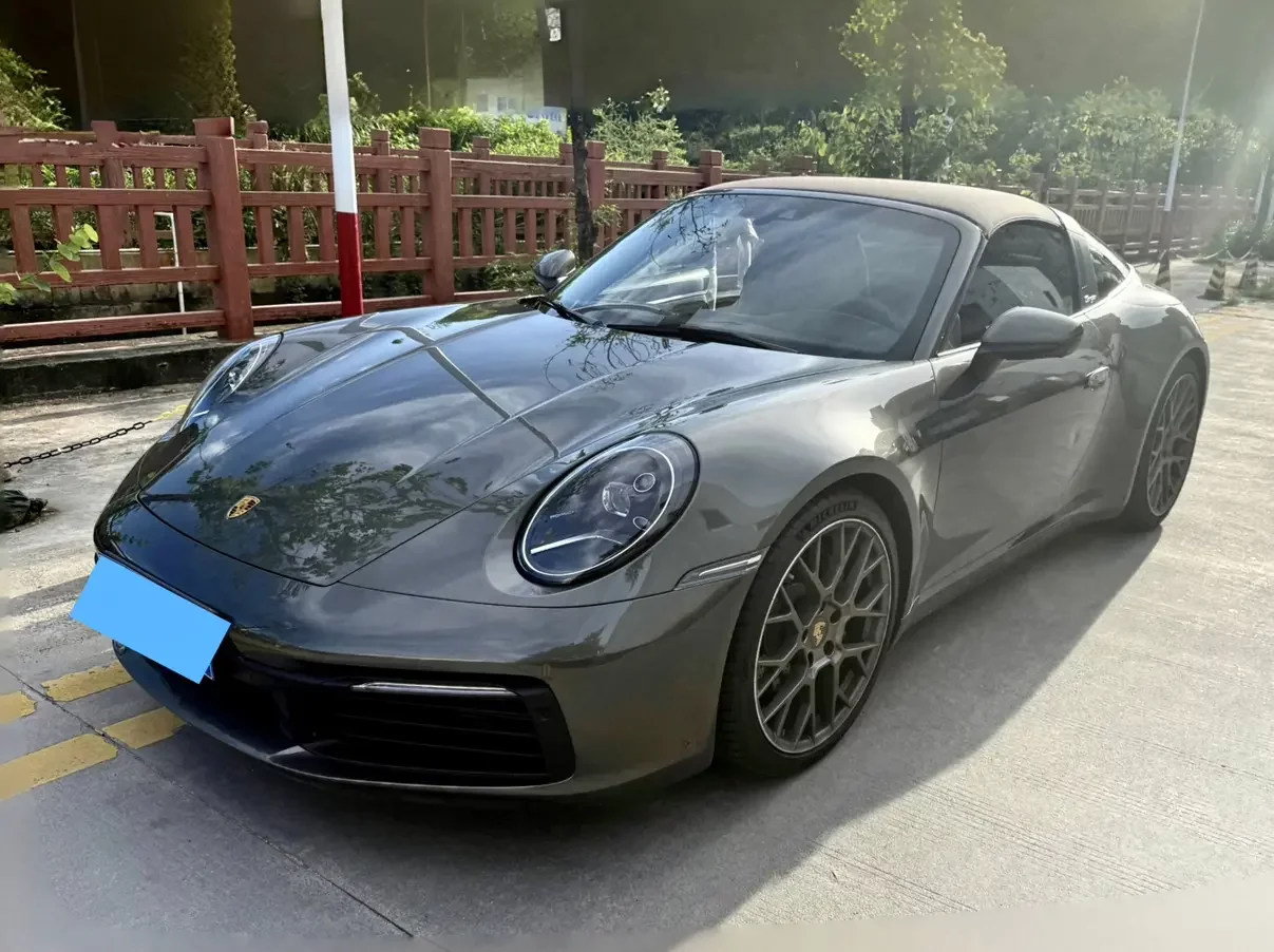 PORSCHE 911