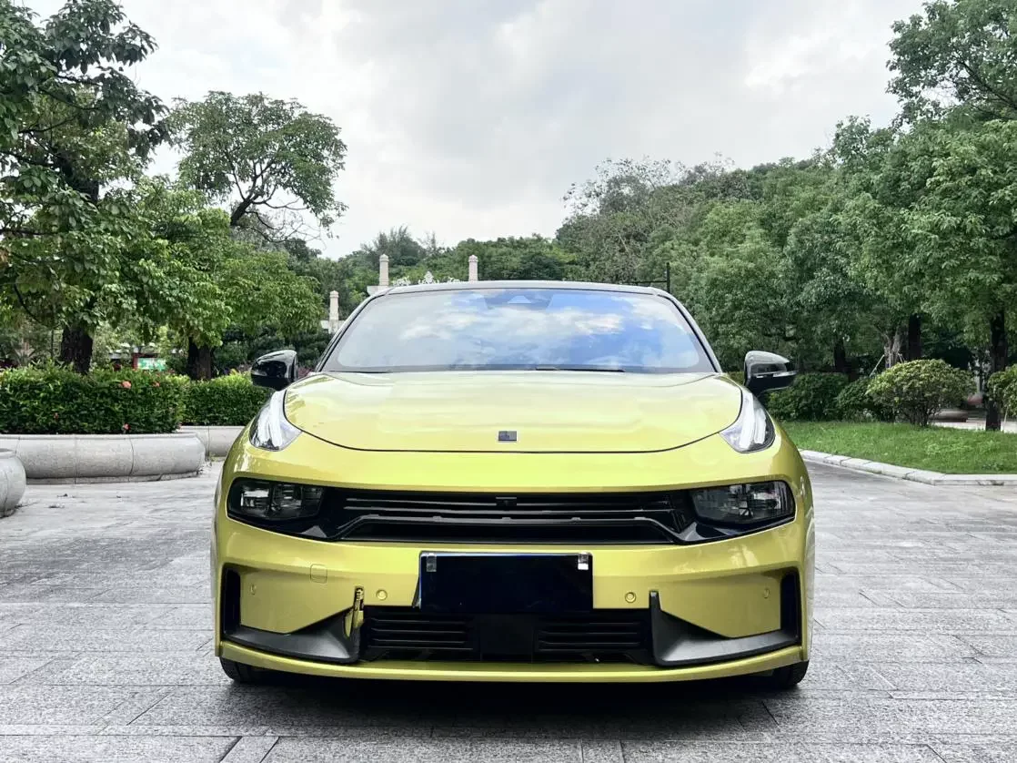Lynk & Co 03