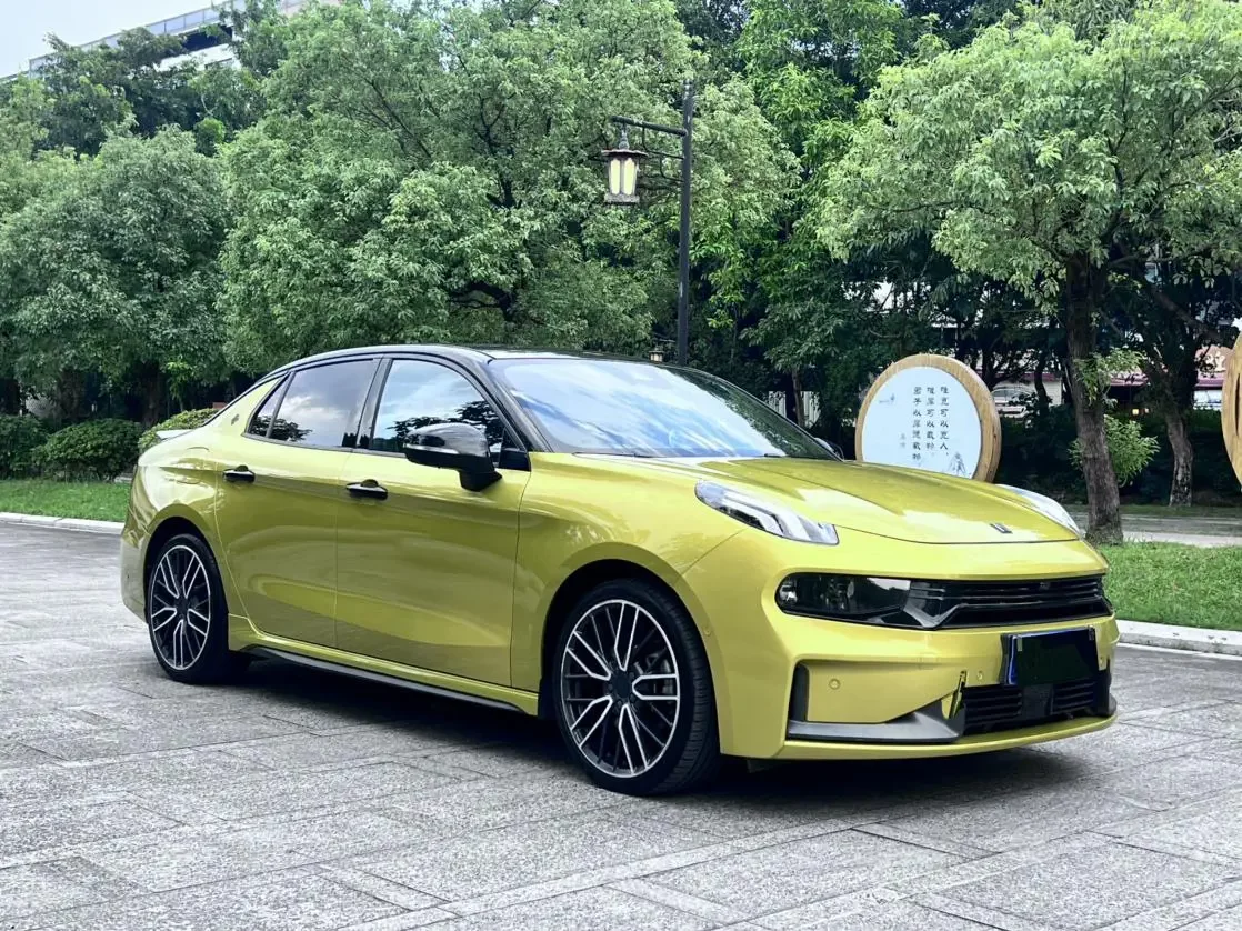 Lynk & Co 03