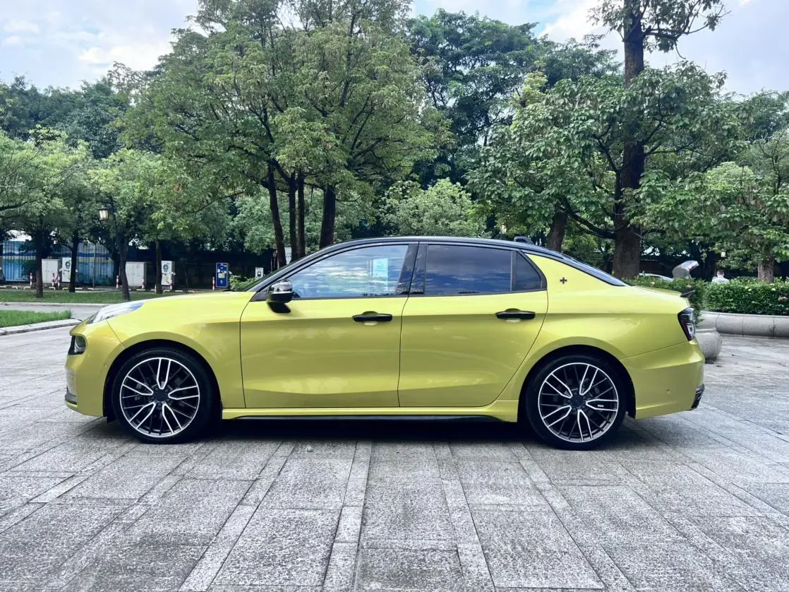Lynk & Co 03