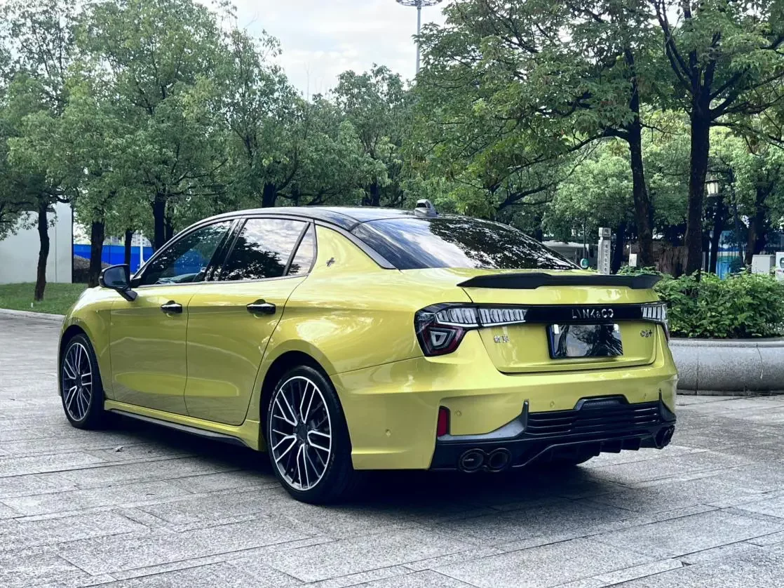 Lynk & Co 03